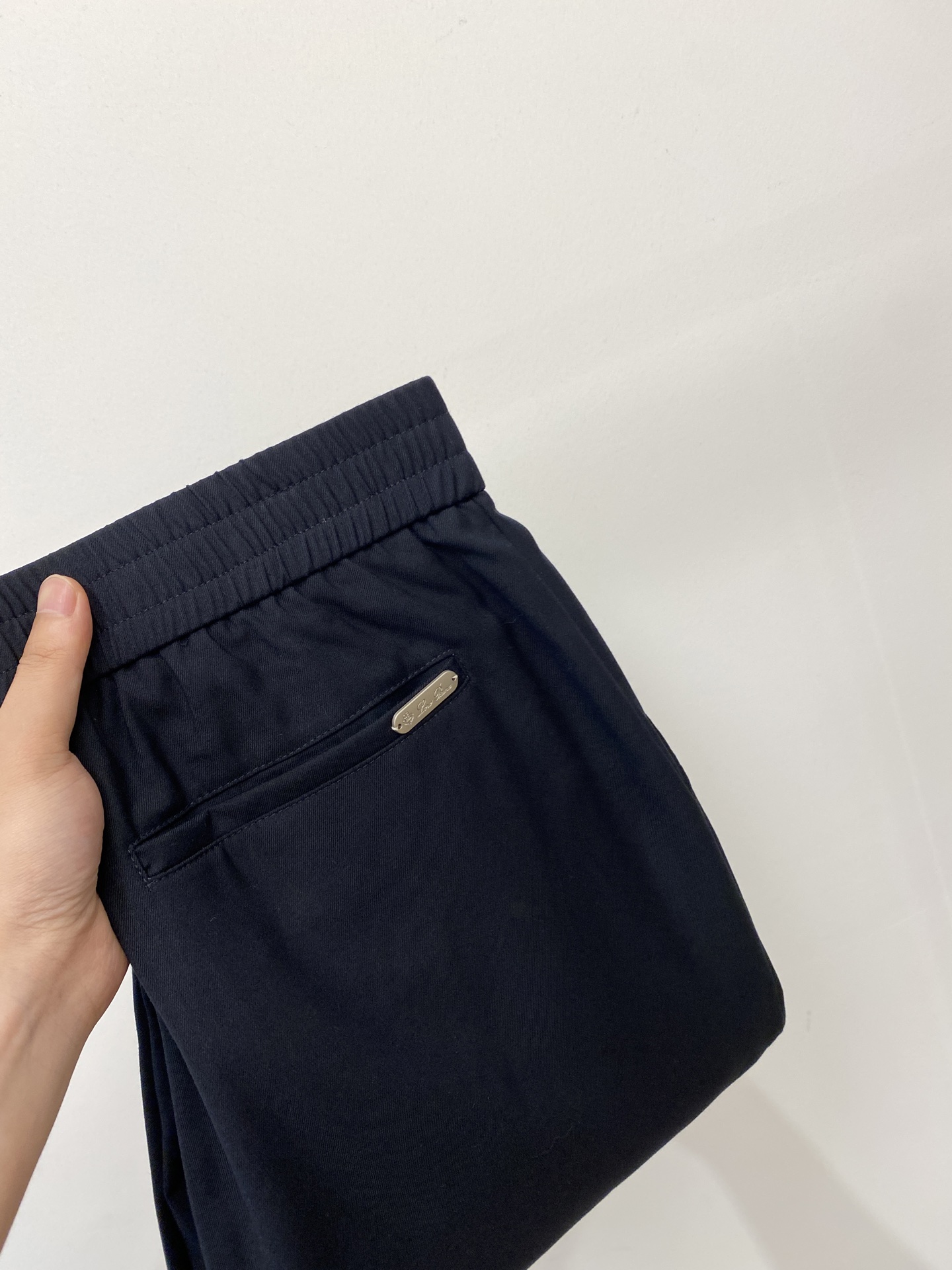 NO:442091,LP, 2025 hot casual trousers, high elasticity, slimming, simple and versatile, with fine workmanship, every needle can be seen attentively. Many celebrities and internet celebrities love the most, lengthen their body proportions!  Micro-spin ^_^ Comfortable fabric Details, Loro piana, alexander wang19860909LP、2025爆款休闲西裤 高弹显瘦必爆简约百搭爆款,做工精细,每一针都看得到用心,超多明星网红最爱 拉长身材比例哦！微弹 ^_^舒适面料 细节体码数,,loro piana,alexander wang,Men's clothing