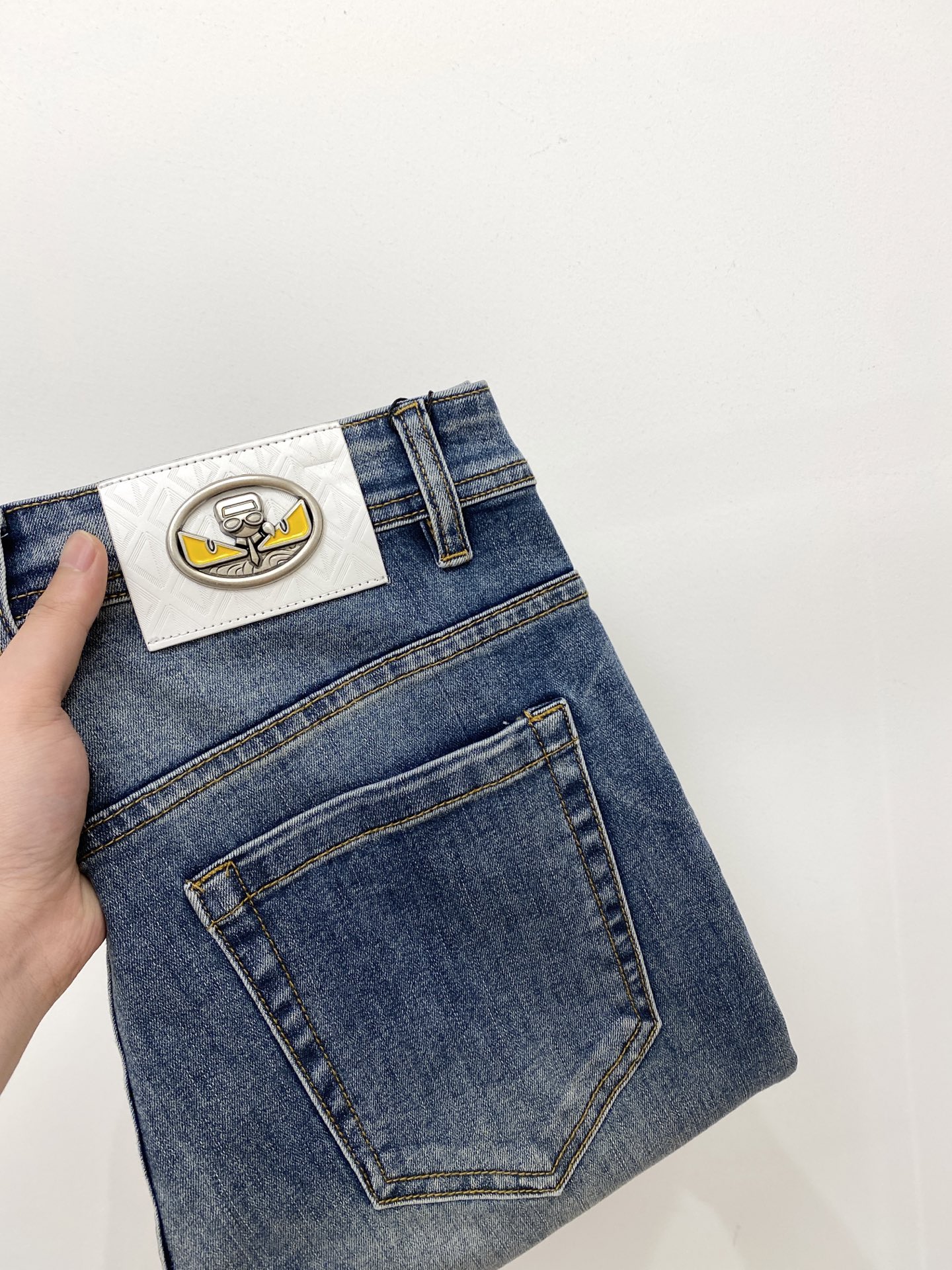 NO:445449,Fendi and 2025 latest products, special counters are available at the same time, original singles, washable casual jeans, imported original washable elastic fabric, comfortable and elastic, original hardware and auxiliary decorative logo, super positive style, extremely high grade, counter quality, fashionable and stylish upper body, 29-38,,fendi, jeans, alexander wang19860909芬迪、2025最新品,专柜同步有售,原单狠货,水洗休闲牛仔裤,进口原版水洗弹力面料,舒适有弹性,原版五金辅料装饰logo,版型超正,档次极高,专柜品质,上身时尚有型,码数29-38,,fendi,jeans,alexander wang,Men's clothing