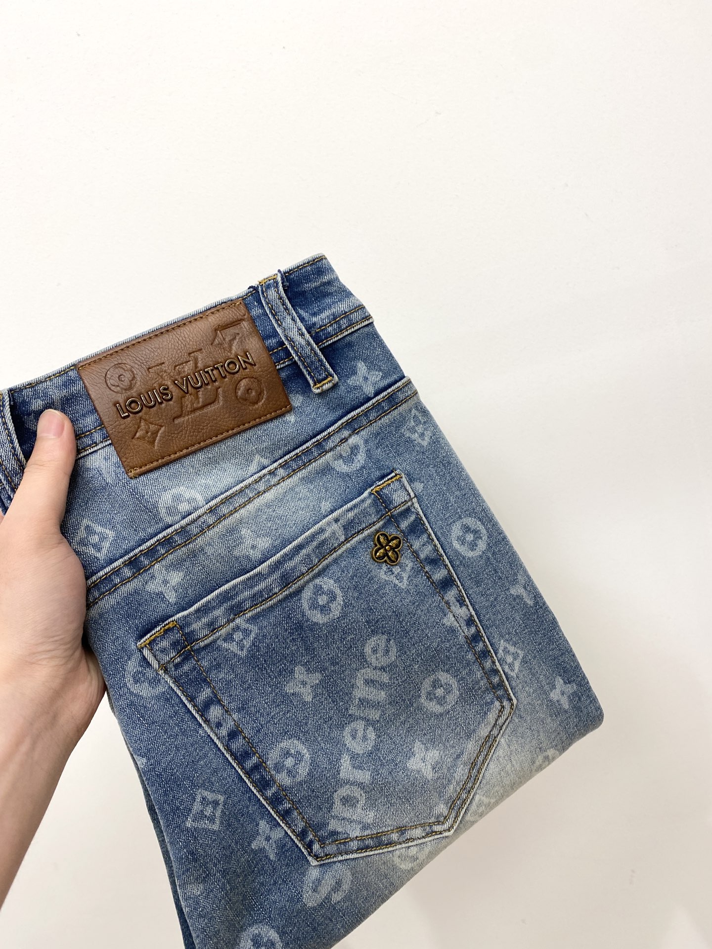 NO:445465,LV, 2025 latest products, special counters are available at the same time, original singles, washable casual jeans, imported original washing elastic fabric, comfortable and elastic, original hardware and auxiliary decorative logo, super positive style, extremely high grade, counter quality, fashionable and stylish upper body, 29-38,, louis vuitton, jeans, alexander wang19860909LV、2025最新品,专柜同步有售,原单狠货,水洗休闲牛仔裤,进口原版水洗弹力面料,舒适有弹性,原版五金辅料装饰logo,版型超正,档次极高,专柜品质,上身时尚有型,码数29-38,,louis vuitton,jeans,alexander wang,Men's clothing