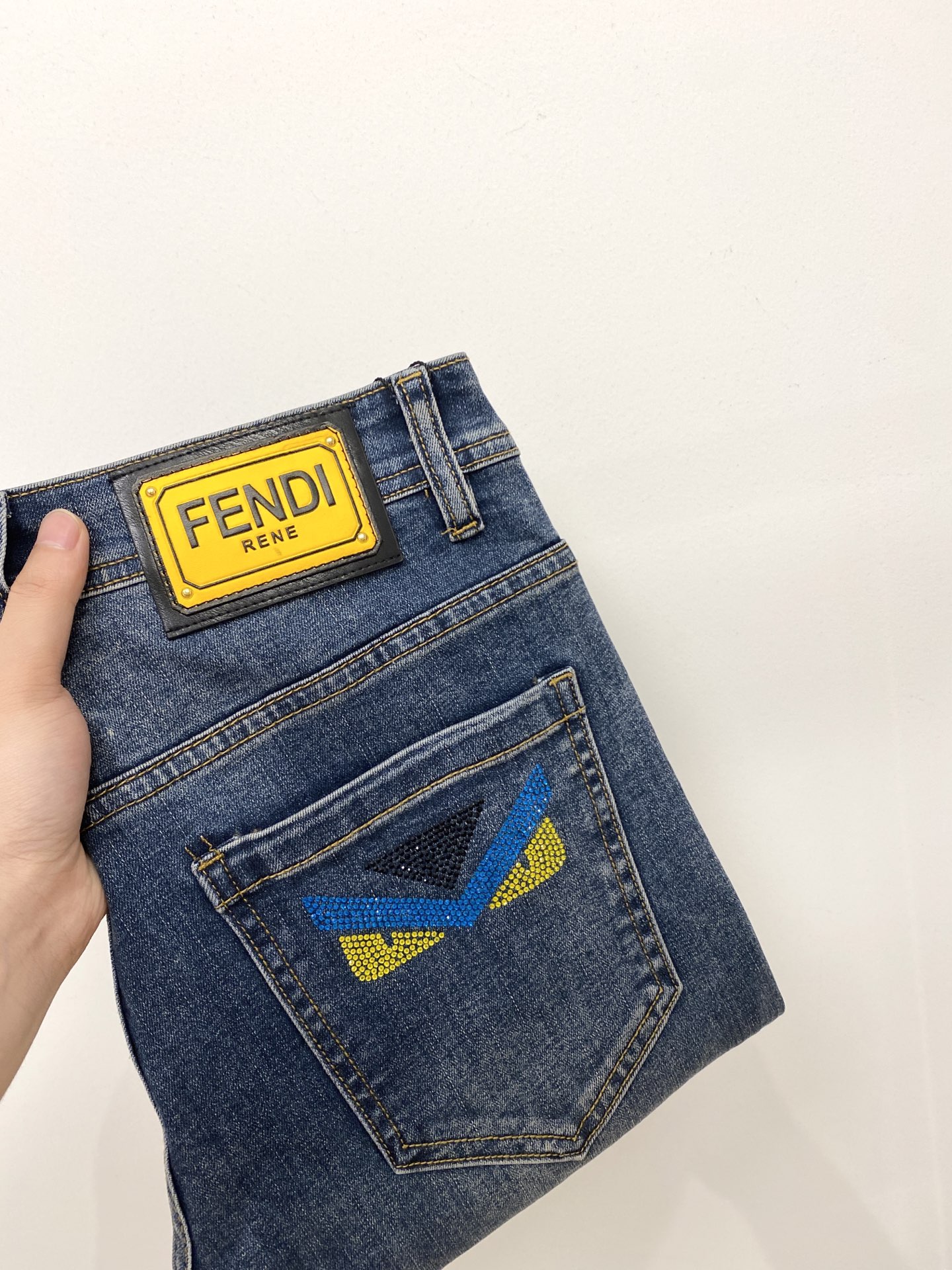 NO:445486,Fendi and 2025 latest products, special counters are available at the same time, original singles, washable casual jeans, imported original washable elastic fabric, comfortable and elastic, original hardware and auxiliary decorative logo, super positive style, extremely high grade, counter quality, fashionable and stylish upper body, 29-38,,fendi, jeans, alexander wang19860909芬迪、2025最新品,专柜同步有售,原单狠货,水洗休闲牛仔裤,进口原版水洗弹力面料,舒适有弹性,原版五金辅料装饰logo,版型超正,档次极高,专柜品质,上身时尚有型,码数29-38,,fendi,jeans,alexander wang,Men's clothing