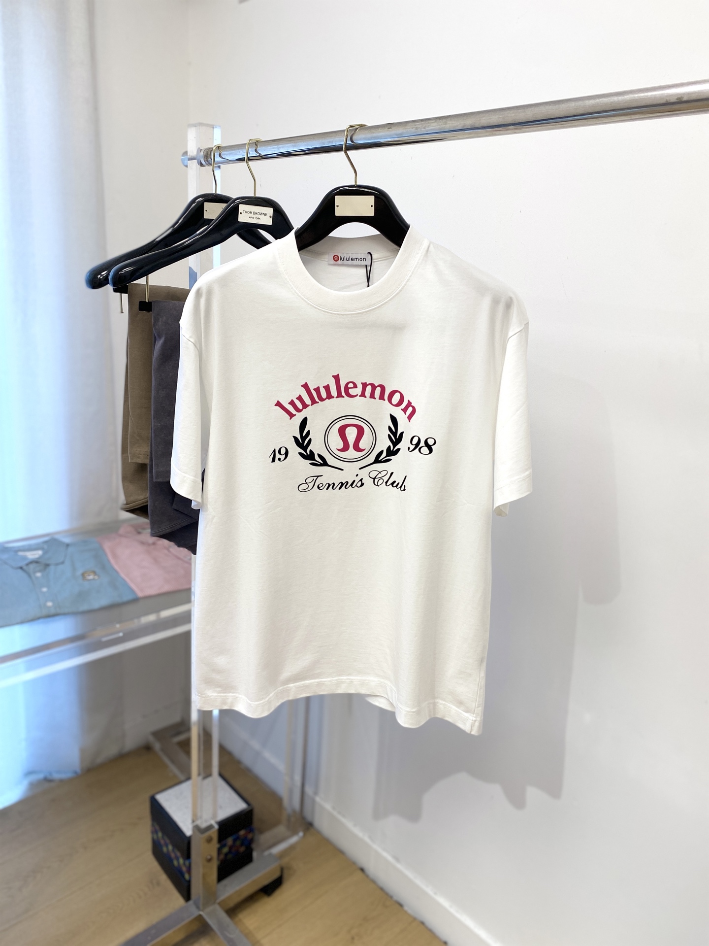 NO:445827,lululemon fashion brand, 2025 latest short-sleeved T-shirt, handsome and fashionable, top-grade glue-printed letter logo on the chest, simple and versatile style. Fabric cotton is not only crisp, maintains the trendy silhouette, but also comfortable to wear, and the yarn is more delicate, S-XXL, T-shirt,tees, t-shirt,alexander wang19860909lululemon 时尚潮牌、2025最新款短袖T恤,帅气时尚,胸前顶级印胶图案字母logo,简约百搭款.面料棉 不仅挺括,保持潮流的廓形,又穿着舒适,纱织更细腻,码数S-XXL,,T-shirt,tees，t-shirt,alexander wang,Men's clothing