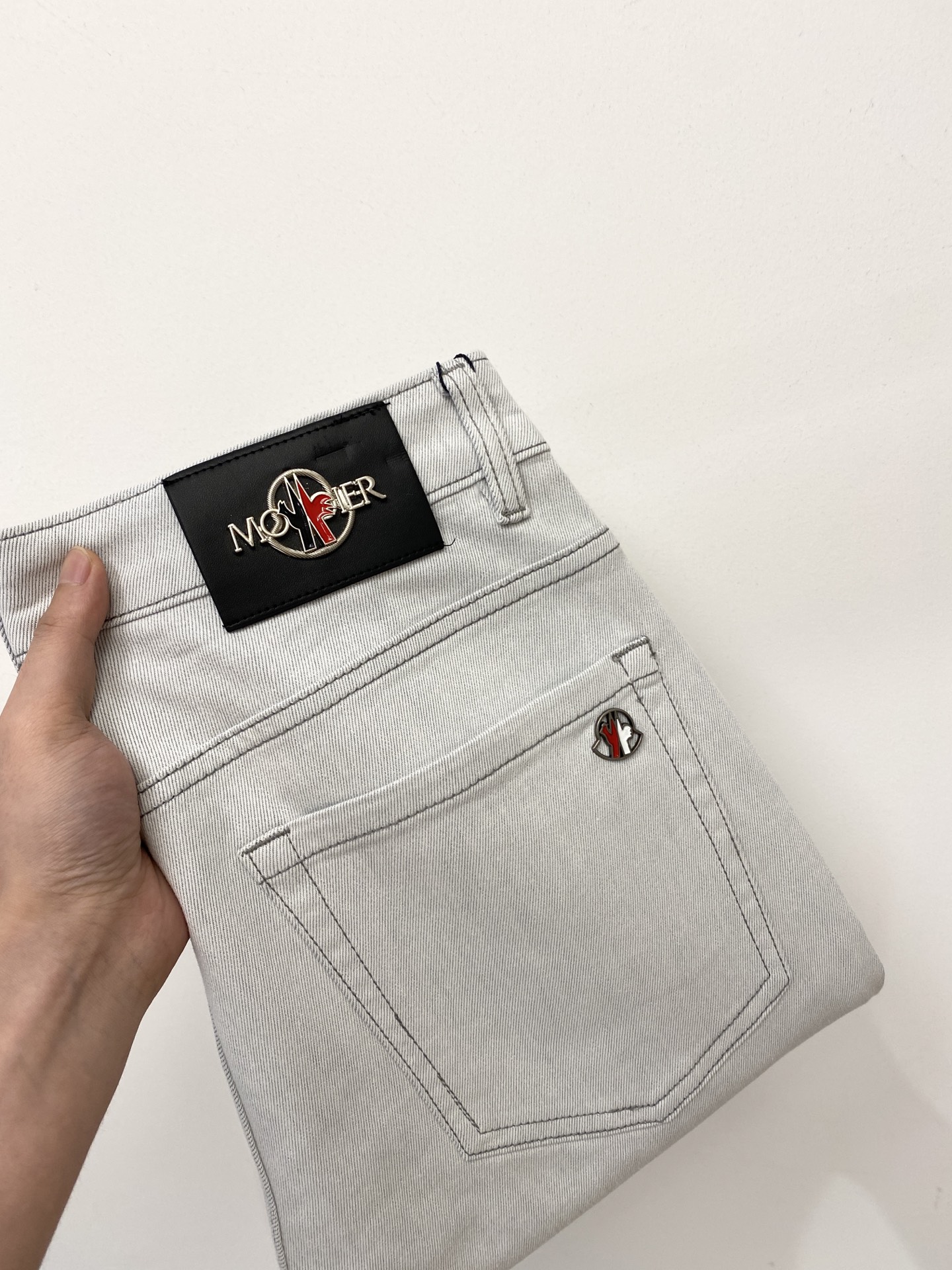 NO:445764,The latest products of the hood, 2025, the counter is available at the same time, original single-order goods, water-washed casual jeans, imported original washing elastic fabric, comfortable and elastic, original hardware and auxiliary decorative logo, super positive style, extremely high grade, counter quality, fashionable and stylish upper body, 29-38, Moncler, jeans, alexander wang19860909蒙口、2025最新品,专柜同步有售,原单狠货,水洗休闲牛仔裤,进口原版水洗弹力面料,舒适有弹性,原版五金辅料装饰logo,版型超正,档次极高,专柜品质,上身时尚有型,码数29-38,,Moncler,jeans,alexander wang,Men's clothing