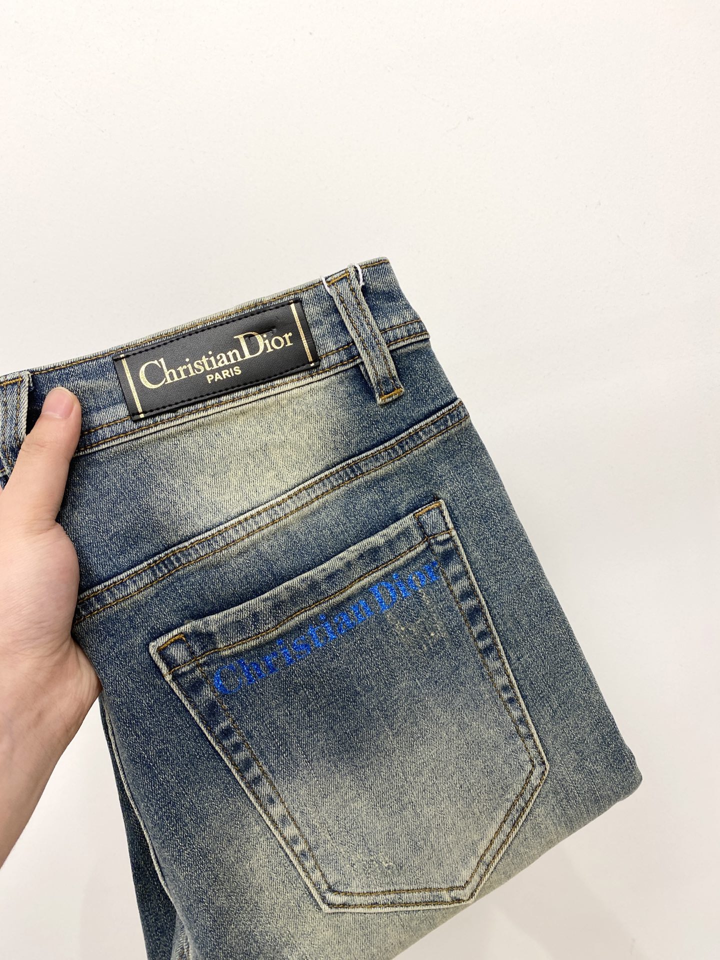 NO:445788,Dior, 2025 latest products, special counters are available at the same time, original singles, washable casual jeans, imported original washing elastic fabric, comfortable and elastic, original hardware and auxiliary decorative logo, super positive style, extremely high grade, counter quality, fashionable and stylish upper body, 29-38,,dior,jeans,alexander wang19860909迪奥、2025最新品,专柜同步有售,原单狠货,水洗休闲牛仔裤,进口原版水洗弹力面料,舒适有弹性,原版五金辅料装饰logo,版型超正,档次极高,专柜品质,上身时尚有型,码数29-38,,dior,jeans,alexander wang,Men's clothing