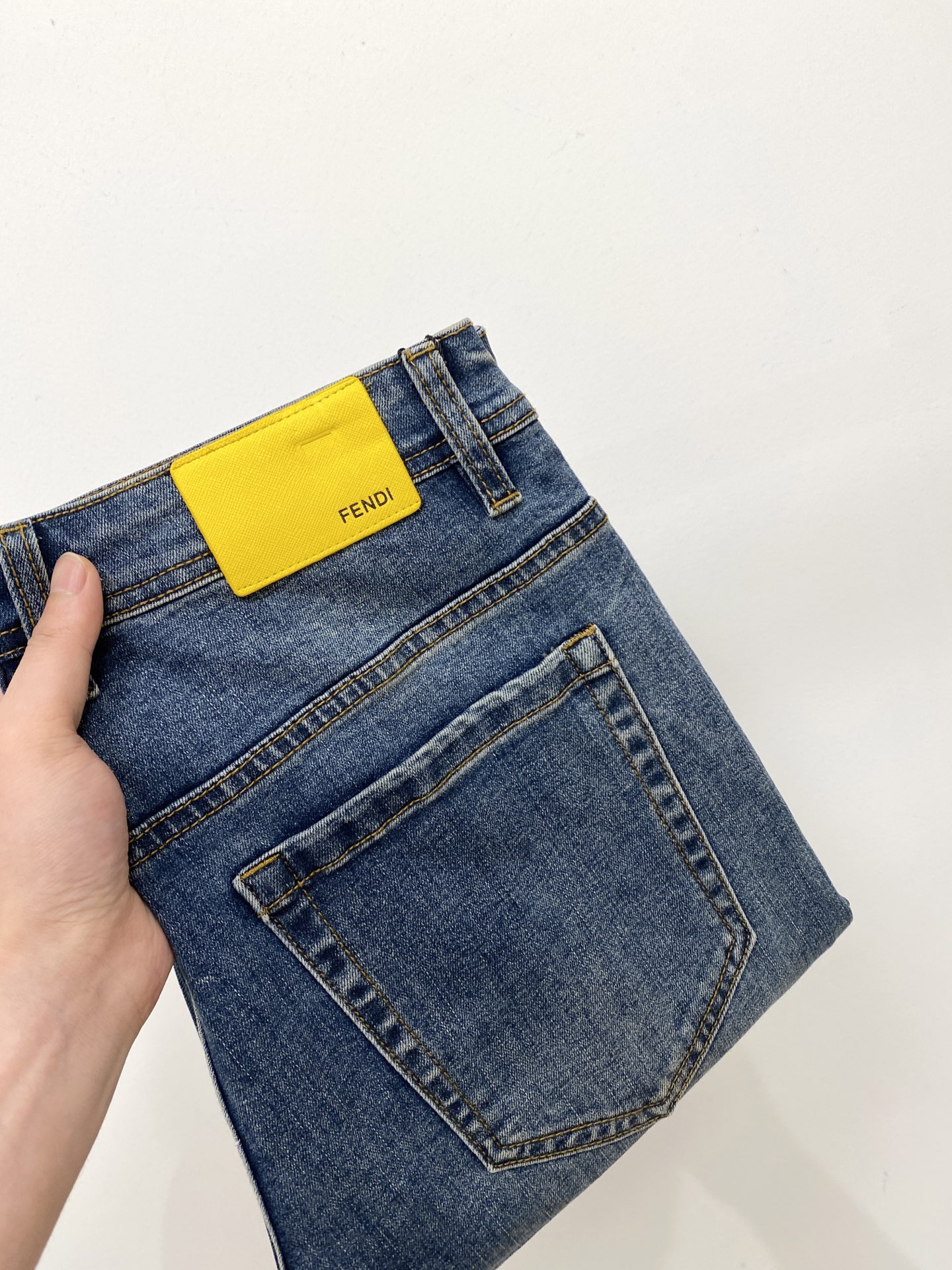 NO:445803,Fendi and 2025 latest products, special counters are available at the same time, original singles, washable casual jeans, imported original washable elastic fabric, comfortable and elastic, original hardware and auxiliary decorative logo, super positive style, extremely high grade, counter quality, fashionable and stylish upper body, 29-38,,fendi, jeans, alexander wang19860909芬迪、2025最新品,专柜同步有售,原单狠货,水洗休闲牛仔裤,进口原版水洗弹力面料,舒适有弹性,原版五金辅料装饰logo,版型超正,档次极高,专柜品质,上身时尚有型,码数29-38,,fendi,jeans,alexander wang,Men's clothing