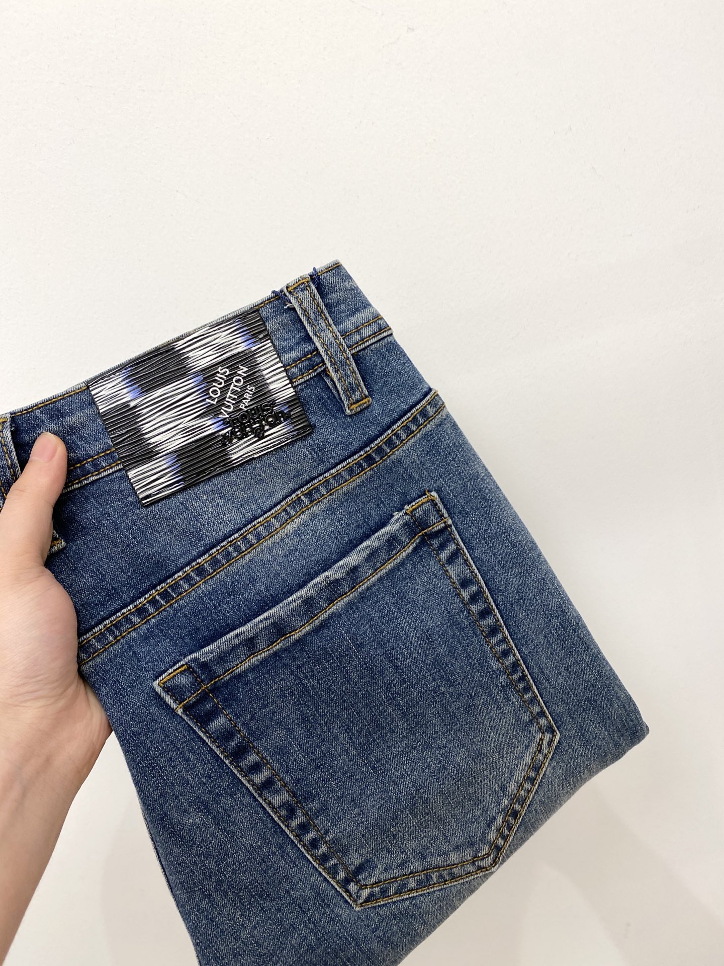 NO:445756,LV, 2025 latest products, special counters are available at the same time, original singles, washable casual jeans, imported original washing elastic fabric, comfortable and elastic, original hardware and auxiliary decorative logo, super positive style, extremely high grade, counter quality, fashionable and stylish upper body, 29-38,, louis vuitton, jeans, alexander wang19860909LV、2025最新品,专柜同步有售,原单狠货,水洗休闲牛仔裤,进口原版水洗弹力面料,舒适有弹性,原版五金辅料装饰logo,版型超正,档次极高,专柜品质,上身时尚有型,码数29-38,,louis vuitton,jeans,alexander wang,Men's clothing