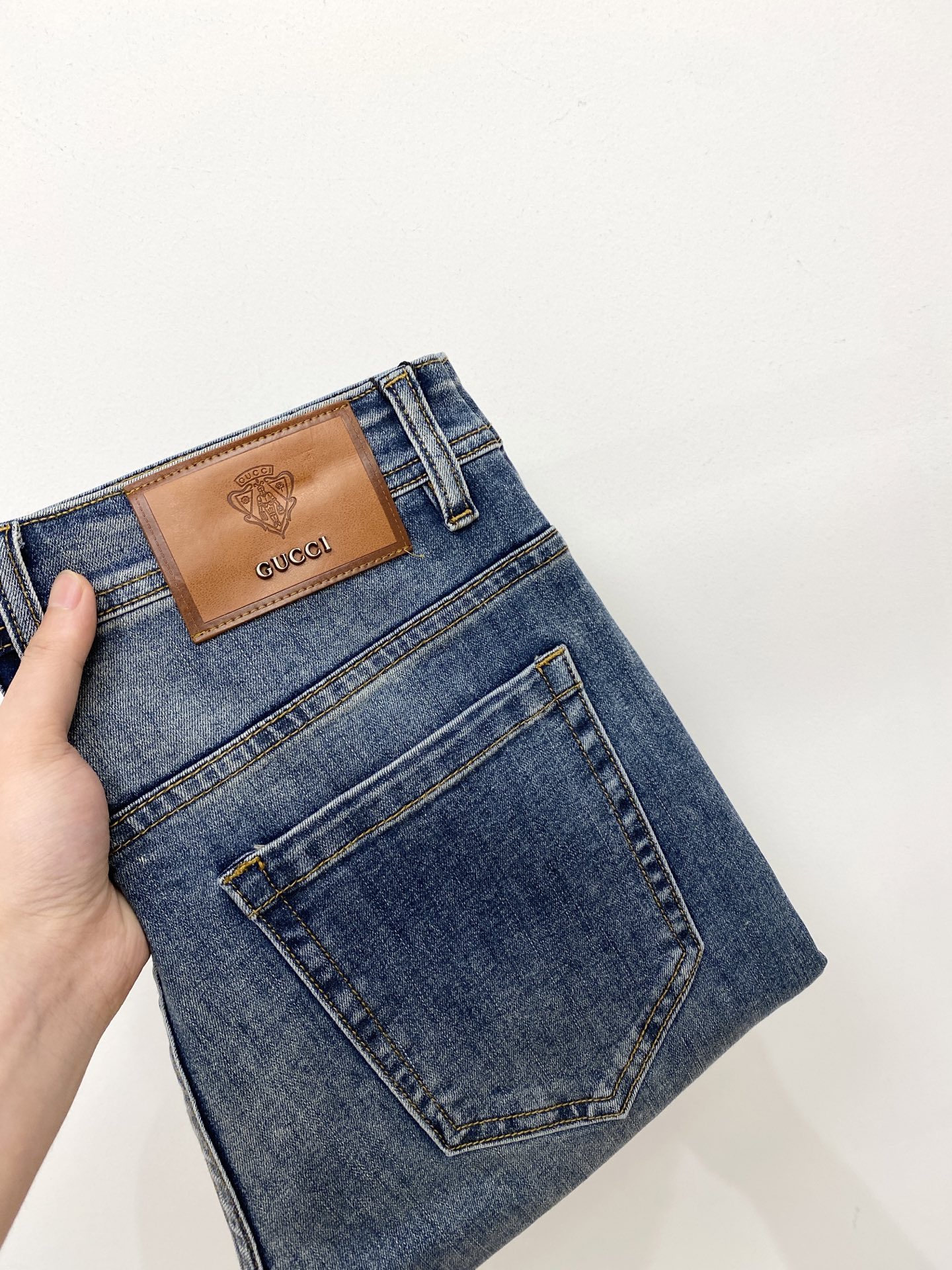 NO:445763,Guqi, 2025 latest products, special counters are available at the same time, original singles, washable casual jeans, imported original washable elastic fabric, comfortable and elastic, original hardware and auxiliary decorative logo, super positive style, extremely high grade, counter quality, fashionable and stylish upper body, 29-38, jeans, alexander wang19860909古奇、2025最新品,专柜同步有售,原单狠货,水洗休闲牛仔裤,进口原版水洗弹力面料,舒适有弹性,原版五金辅料装饰logo,版型超正,档次极高,专柜品质,上身时尚有型,码数29-38,,jeans,alexander wang,Men's clothing