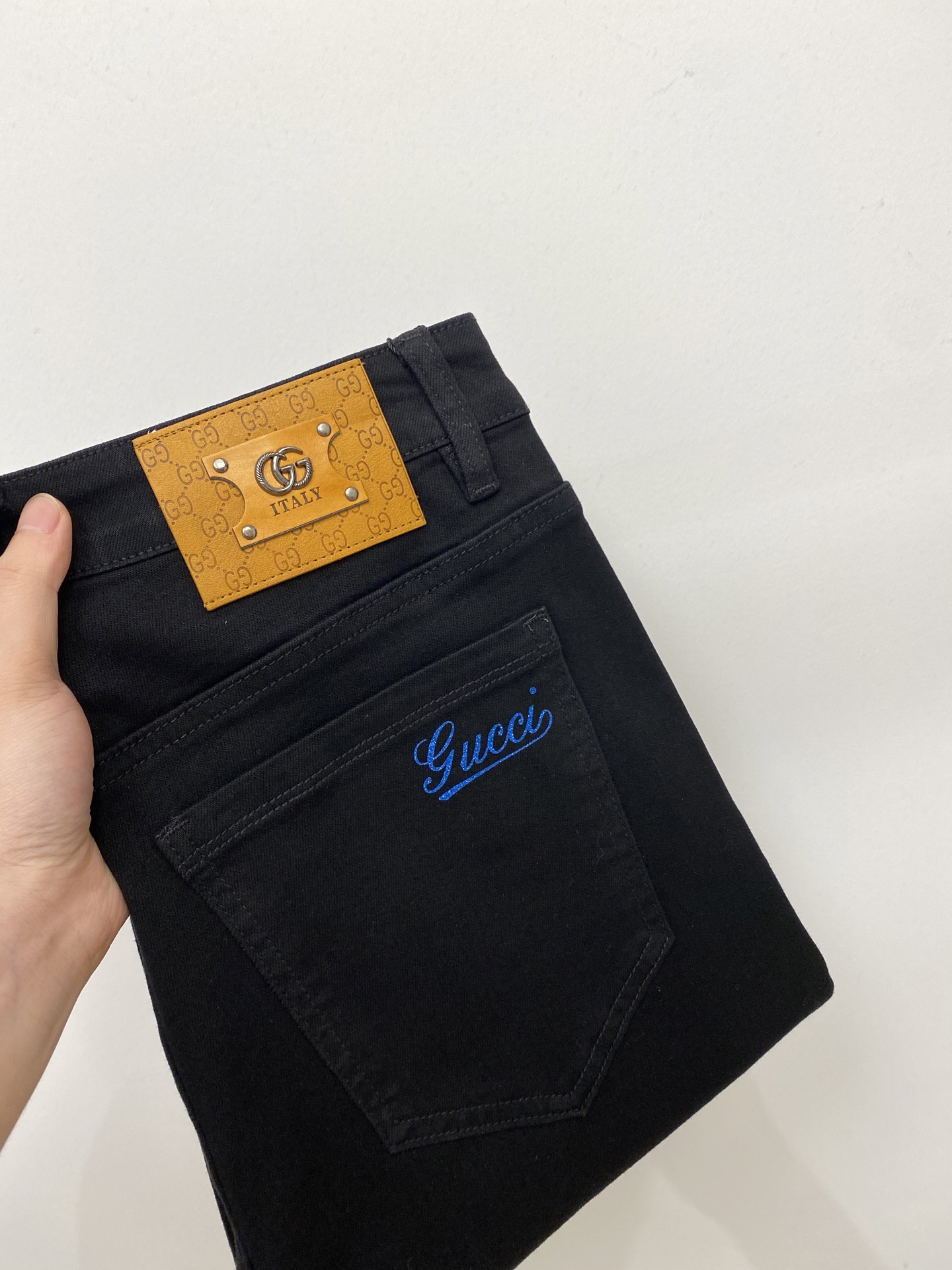 NO:445779,Guqi, 2025 latest products, special counters are available at the same time, original singles, washable casual jeans, imported original washable elastic fabric, comfortable and elastic, original hardware and auxiliary decorative logo, super positive style, extremely high grade, counter quality, fashionable and stylish upper body, 29-38, jeans, alexander wang19860909古奇、2025最新品,专柜同步有售,原单狠货,水洗休闲牛仔裤,进口原版水洗弹力面料,舒适有弹性,原版五金辅料装饰logo,版型超正,档次极高,专柜品质,上身时尚有型,码数29-38,,jeans,alexander wang,Men's clothing