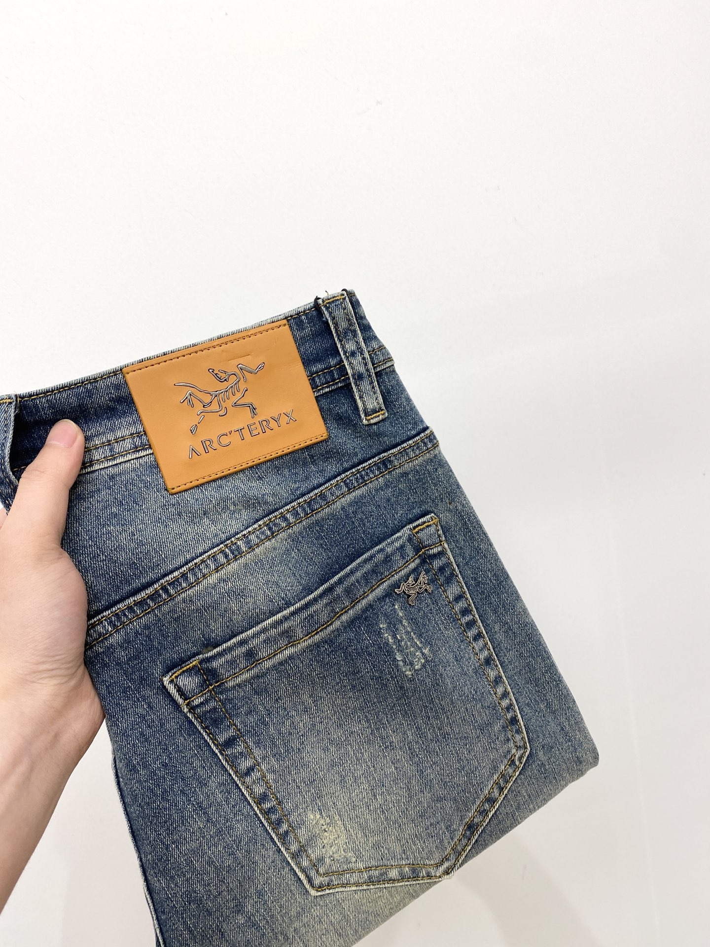 NO:445787,Archaeoptera bird, 2025 latest products, special counters are available at the same time, original single-order goods, water-washed casual jeans, imported original washing elastic fabric, comfortable and elastic, original hardware and auxiliary decorative logo, super positive style, extremely high grade, counter quality, fashionable and stylish upper body, 29-38, arc'teryx, jeans, alexander wang19860909始祖鸟、2025最新品,专柜同步有售,原单狠货,水洗休闲牛仔裤,进口原版水洗弹力面料,舒适有弹性,原版五金辅料装饰logo,版型超正,档次极高,专柜品质,上身时尚有型,码数29-38,arc'teryx,jeans,alexander wang,Men's clothing