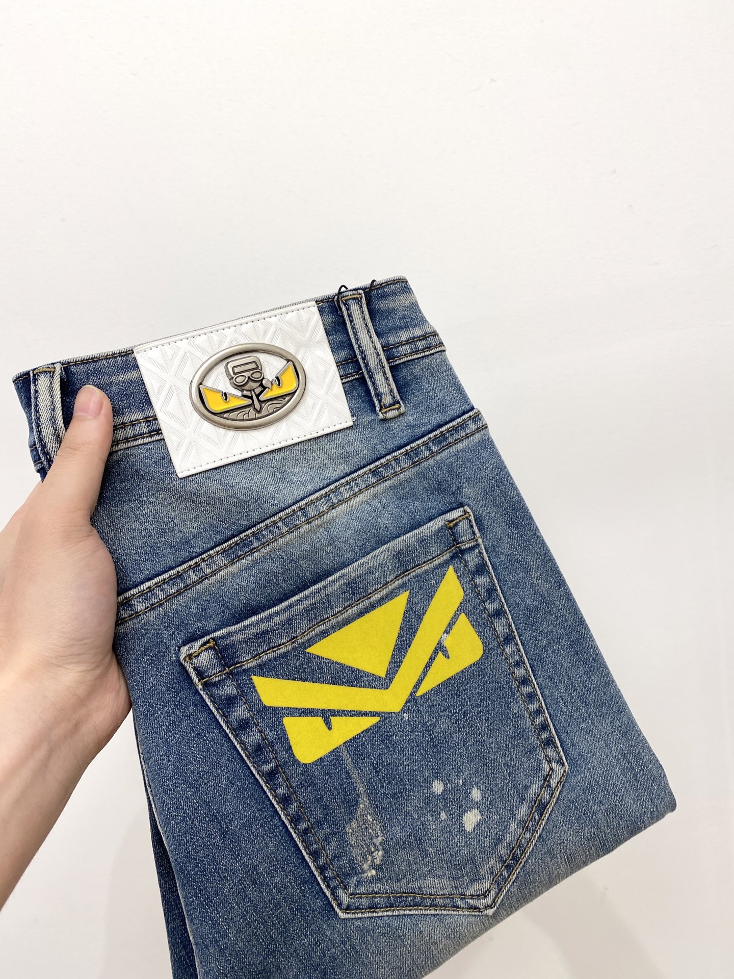 NO:445811,Fendi and 2025 latest products, special counters are available at the same time, original singles, washable casual jeans, imported original washable elastic fabric, comfortable and elastic, original hardware and auxiliary decorative logo, super positive style, extremely high grade, counter quality, fashionable and stylish upper body, 29-38,,fendi, jeans, alexander wang19860909芬迪、2025最新品,专柜同步有售,原单狠货,水洗休闲牛仔裤,进口原版水洗弹力面料,舒适有弹性,原版五金辅料装饰logo,版型超正,档次极高,专柜品质,上身时尚有型,码数29-38,,fendi,jeans,alexander wang,Men's clothing