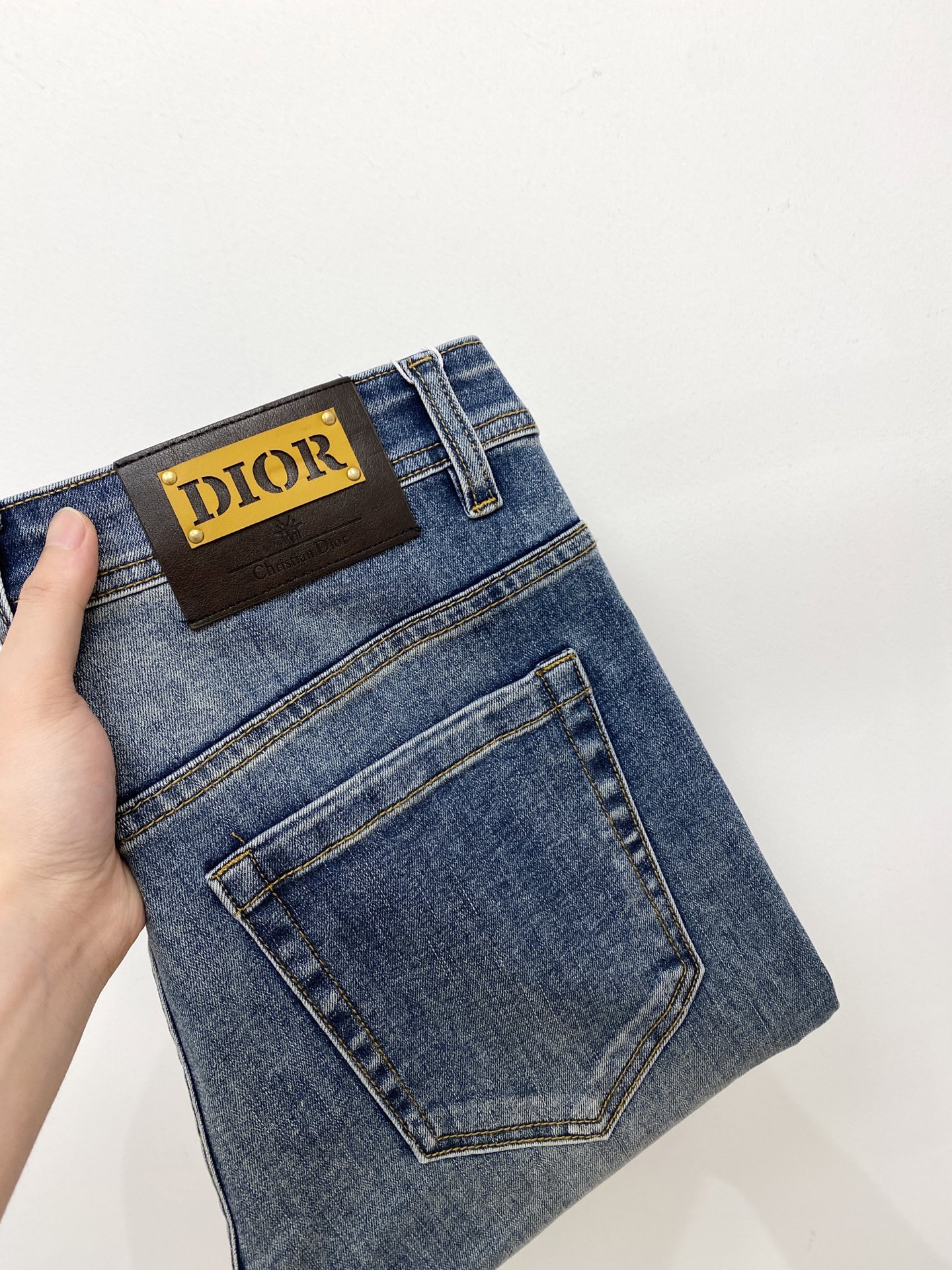 NO:445819,Dior, 2025 latest products, special counters are available at the same time, original singles, washable casual jeans, imported original washable elastic fabric, comfortable and elastic, original hardware and auxiliary decorative logo, super positive style, extremely high grade, counter quality, fashionable and stylish upper body, 29-38,,dior,jeans,alexander wang19860909迪奥、2025最新品,专柜同步有售,原单狠货,水洗休闲牛仔裤,进口原版水洗弹力面料,舒适有弹性,原版五金辅料装饰logo,版型超正,档次极高,专柜品质,上身时尚有型,码数29-38,,dior,jeans,alexander wang,Men's clothing