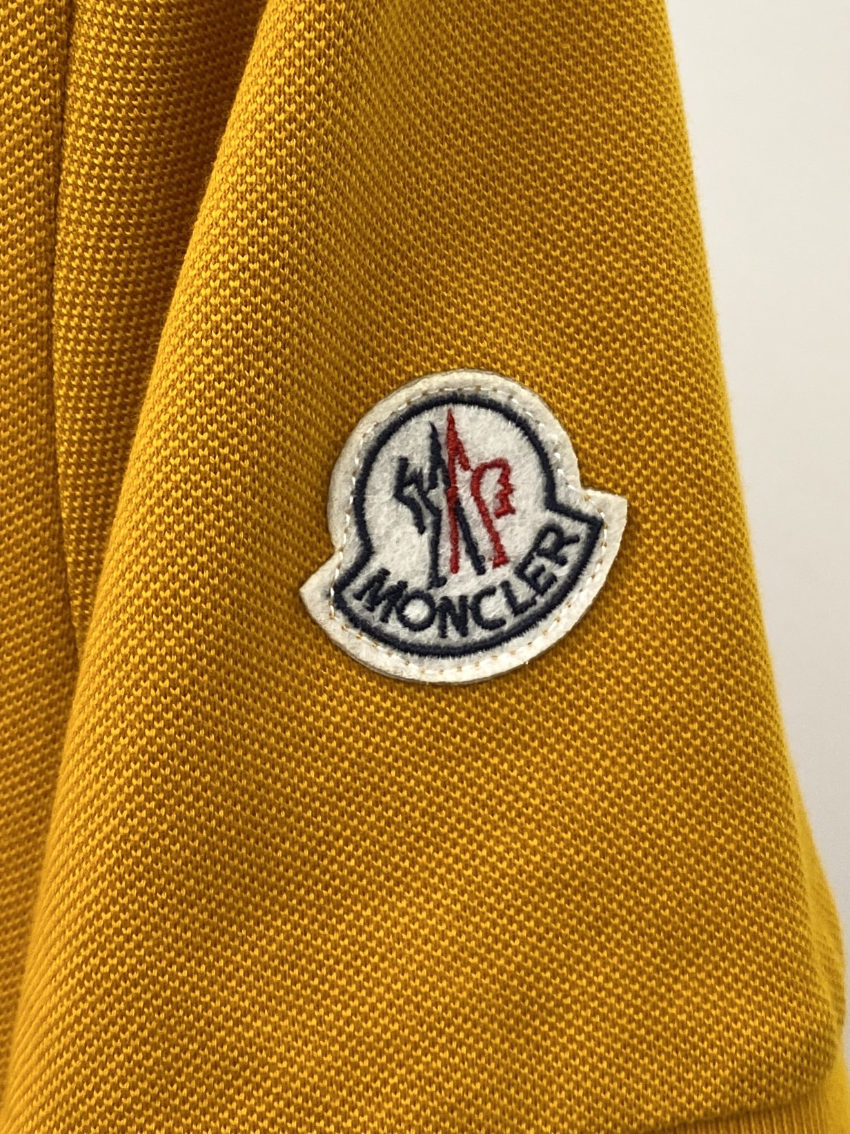 蒙口、2025最新款短袖T恤，帅气时尚，胸前设计凹凸字母logo，简约百搭款。面料棉 不仅挺括，保持潮流