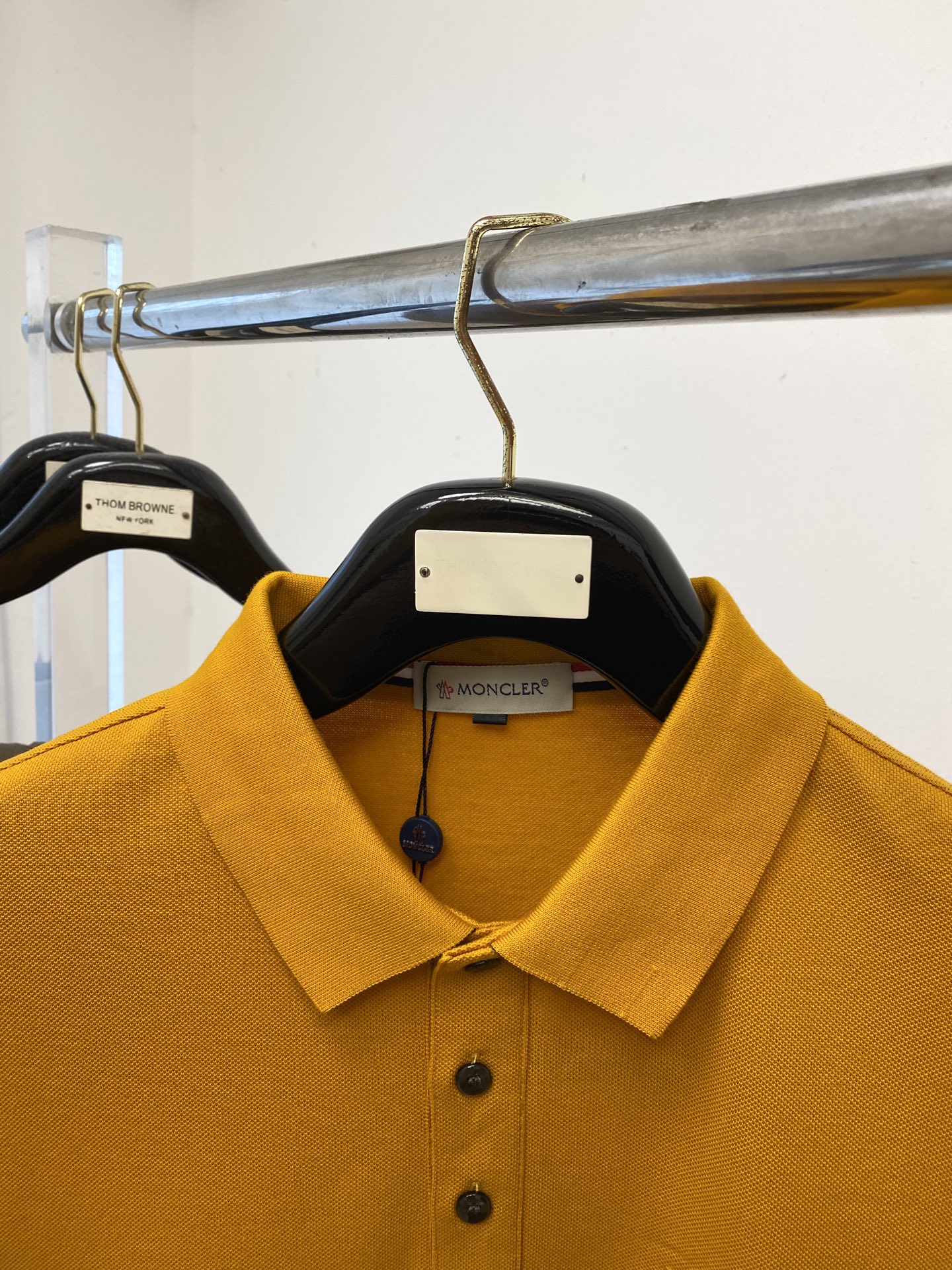 蒙口、2025最新款短袖T恤，帅气时尚，胸前设计凹凸字母logo，简约百搭款。面料棉 不仅挺括，保持潮流