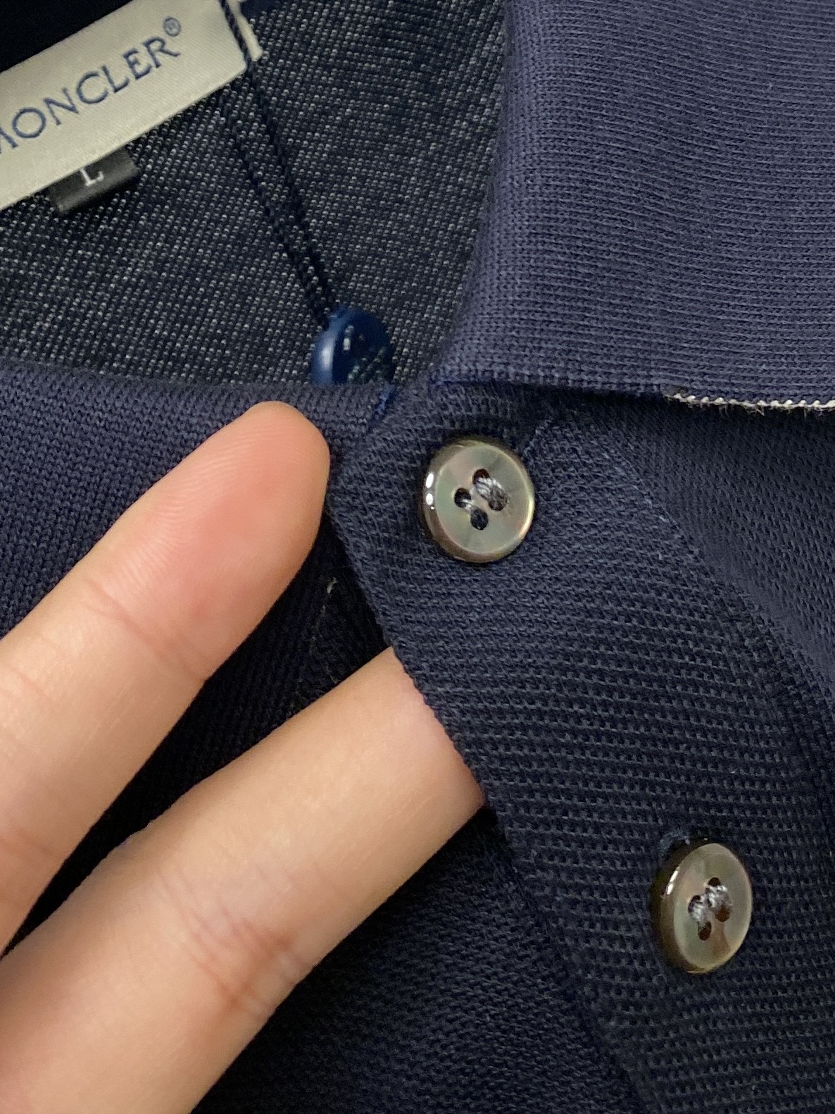 蒙口、2025最新款短袖T恤，帅气时尚，胸前设计凹凸字母logo，简约百搭款。面料棉 不仅挺括，保持潮流