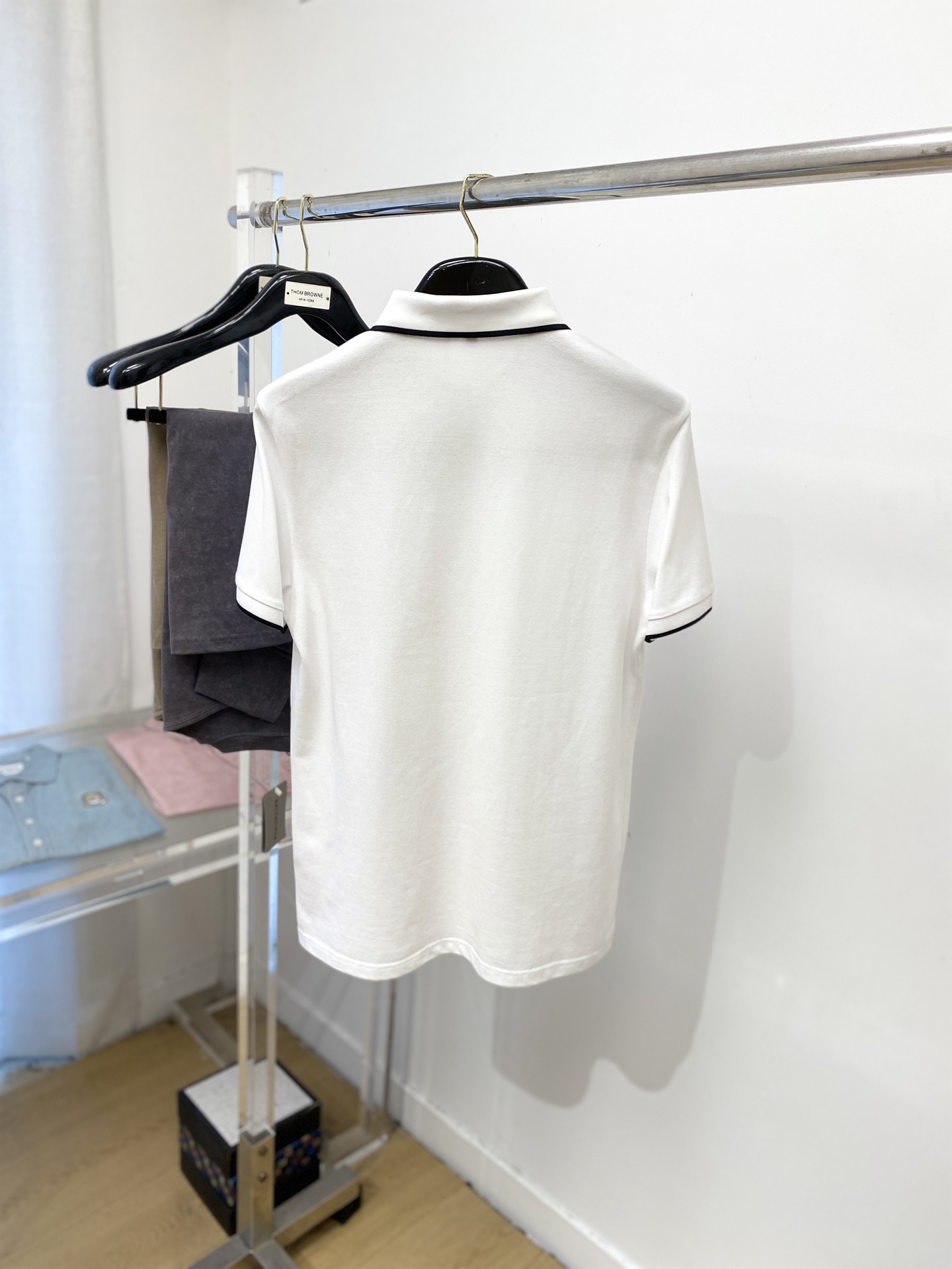 纪梵希、2025最新款短袖T恤，帅气时尚，胸前精致刺绣图案logo，简约百搭款。面料棉 不仅挺括，保持潮