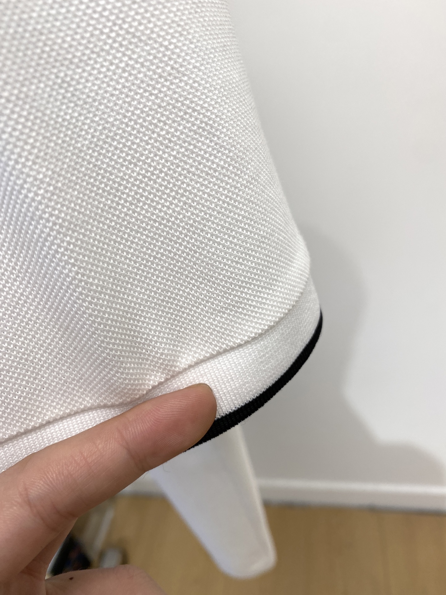 纪梵希、2025最新款短袖T恤，帅气时尚，胸前精致刺绣图案logo，简约百搭款。面料棉 不仅挺括，保持潮