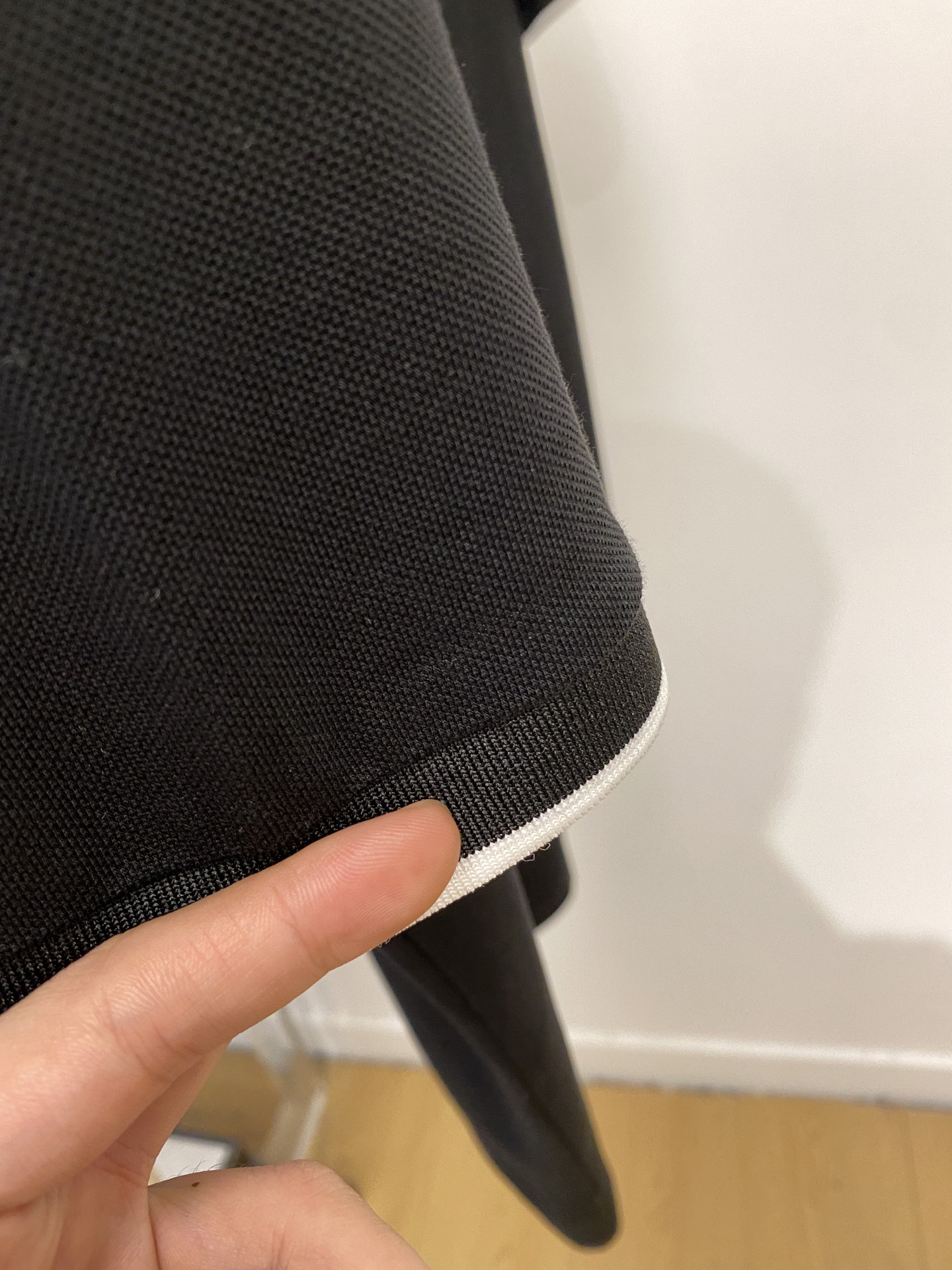 纪梵希、2025最新款短袖T恤，帅气时尚，胸前精致刺绣图案logo，简约百搭款。面料棉 不仅挺括，保持潮