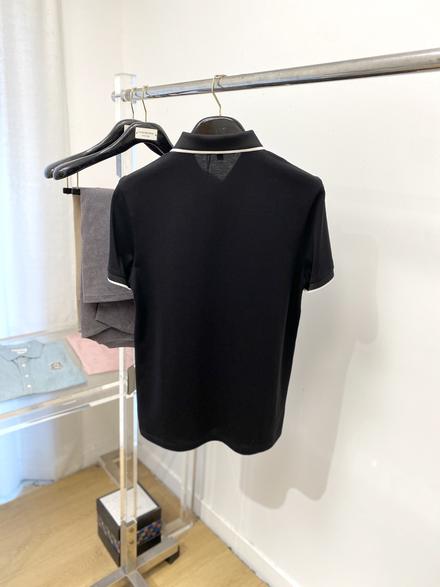 纪梵希、2025最新款短袖T恤，帅气时尚，胸前精致刺绣图案logo，简约百搭款。面料棉 不仅挺括，保持潮