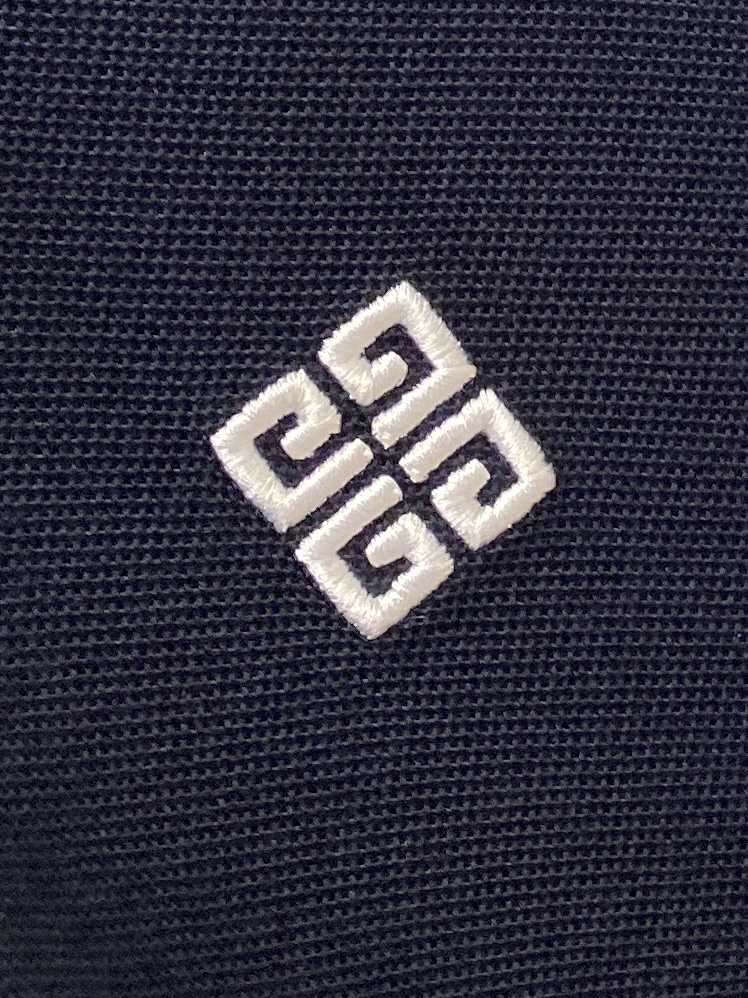 纪梵希、2025最新款短袖T恤，帅气时尚，胸前精致刺绣图案logo，简约百搭款。面料棉 不仅挺括，保持潮