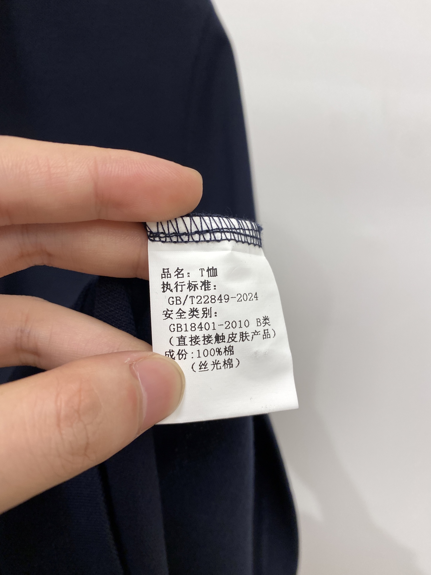 纪梵希、2025最新款短袖T恤，帅气时尚，胸前精致刺绣图案logo，简约百搭款。面料棉 不仅挺括，保持潮