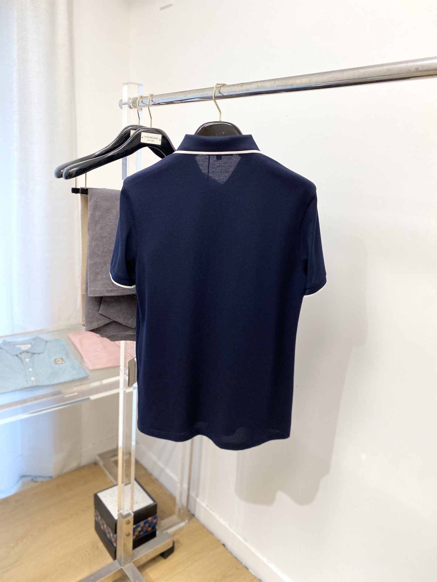 纪梵希、2025最新款短袖T恤，帅气时尚，胸前精致刺绣图案logo，简约百搭款。面料棉 不仅挺括，保持潮