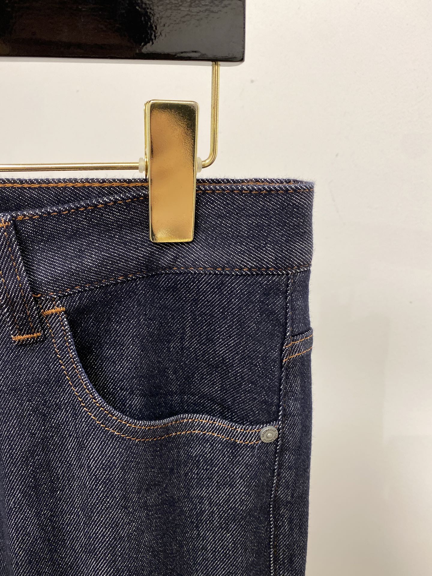 Brumello Cucinelli 2025 Products: Cabinets, Jeans, Water-Washing Fabric, Hardware Logo, Top-Fashion Style - 图片 4