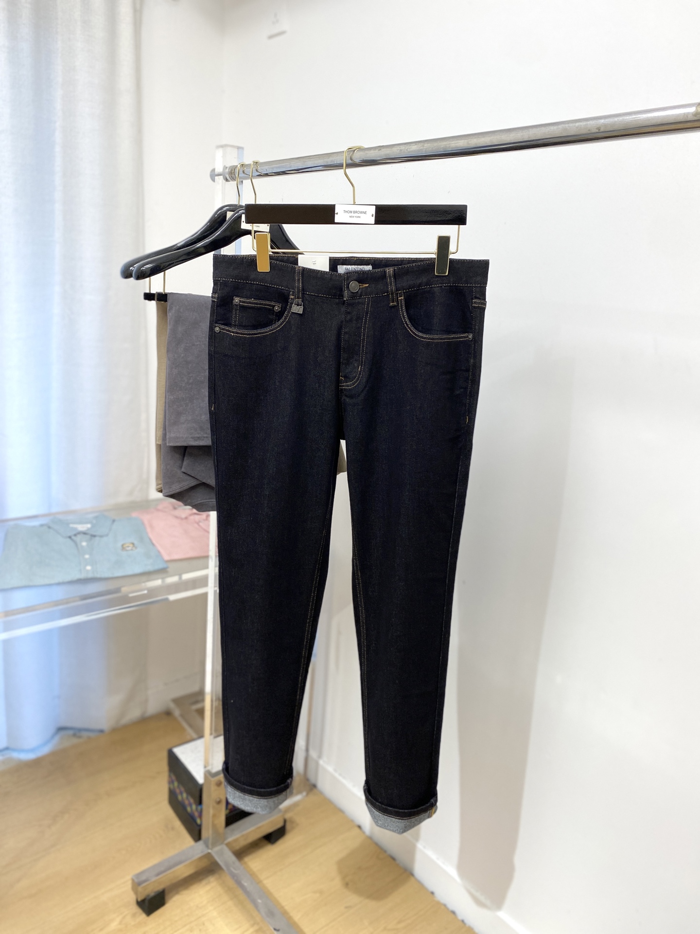 Valentino 2025 Synchronous Sales: Comfortable Water-Washing Jeans with Original Design and Quality. - 图片 2
