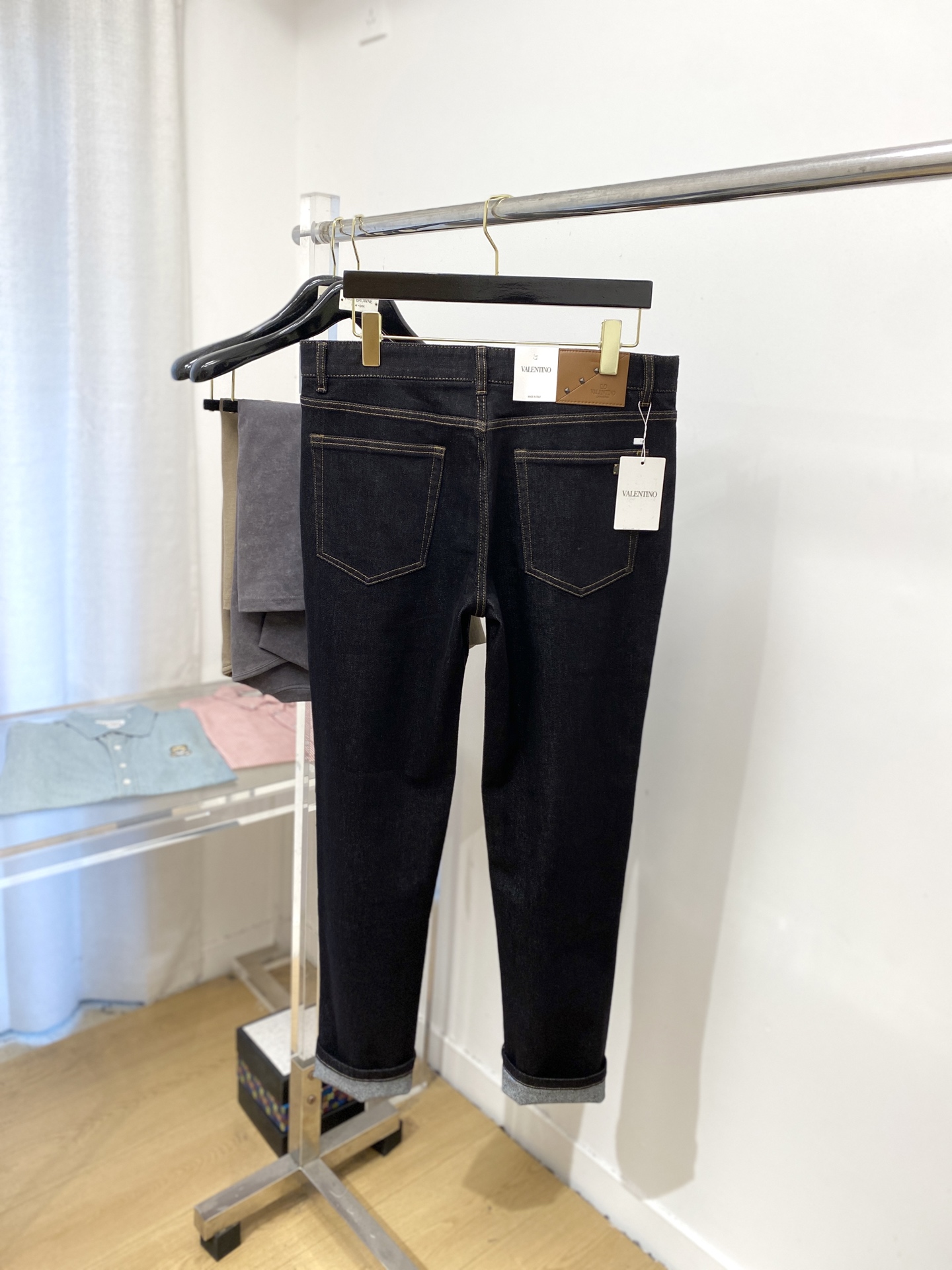 Valentino 2025 Synchronous Sales: Comfortable Water-Washing Jeans with Original Design and Quality. - 图片 9