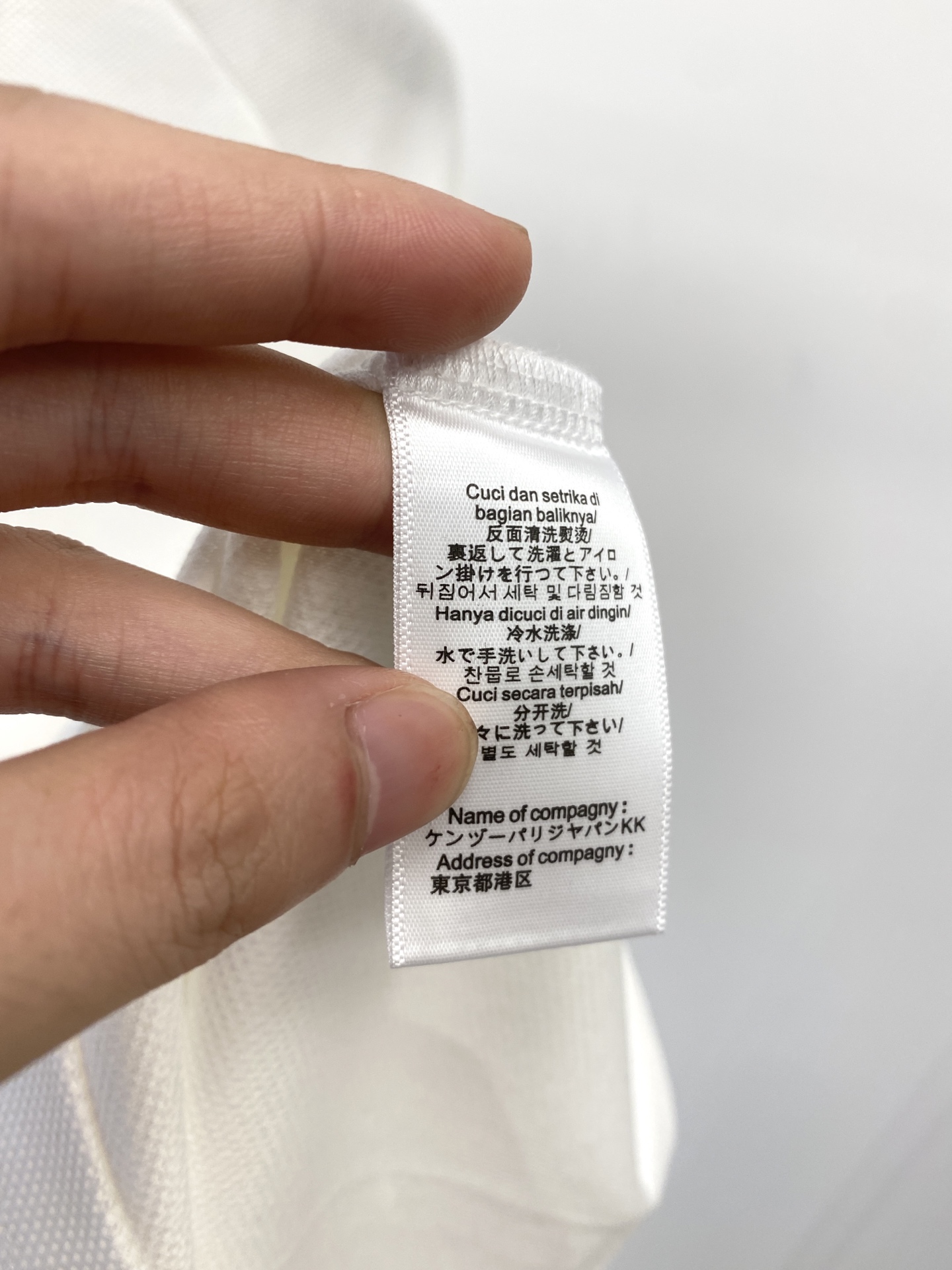 ￼迪奥、2025最新款短袖T恤，帅气时尚，简约百搭款。面料棉 不仅挺括，保持潮流的廓形，又穿着舒适，纱织