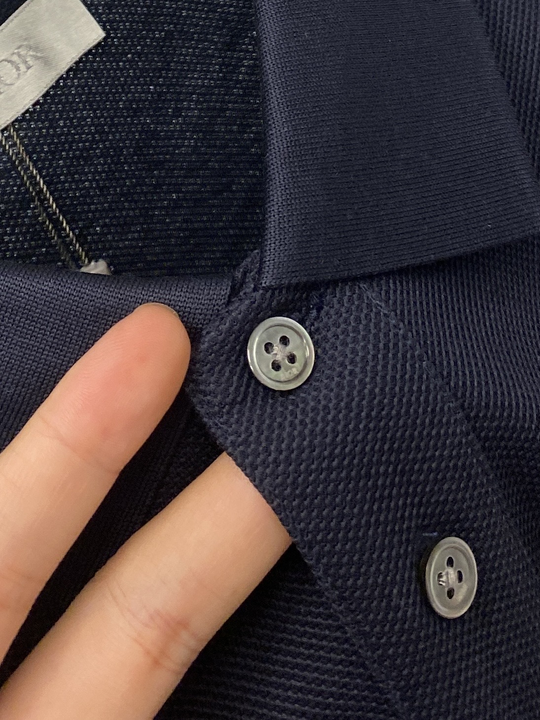 迪奥、2025最新款短袖T恤，帅气时尚，简约百搭款。面料棉 不仅挺括，保持潮流的廓形，又穿着舒适，纱织更