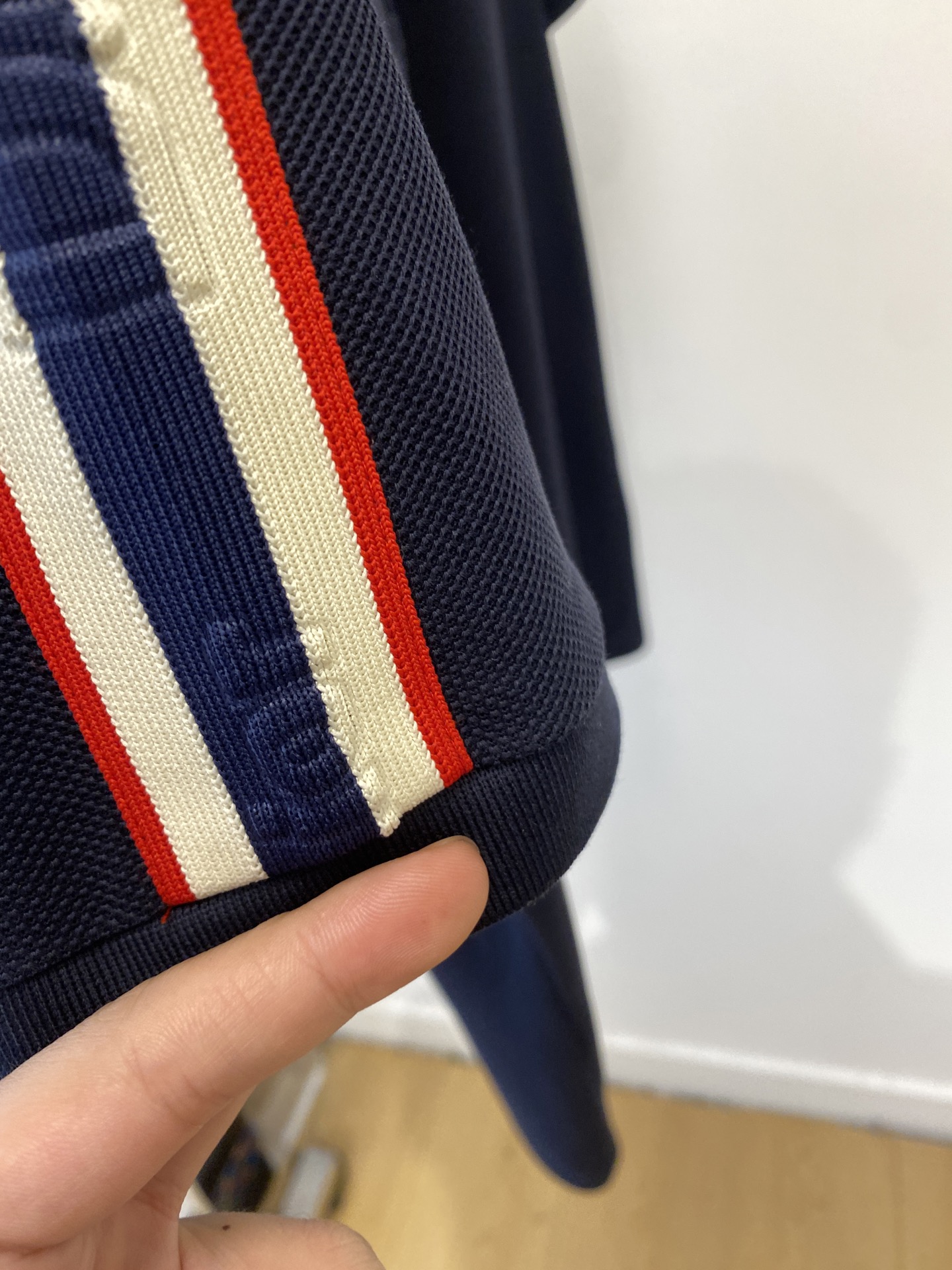 迪奥、2025最新款短袖T恤，帅气时尚，简约百搭款。面料棉 不仅挺括，保持潮流的廓形，又穿着舒适，纱织更