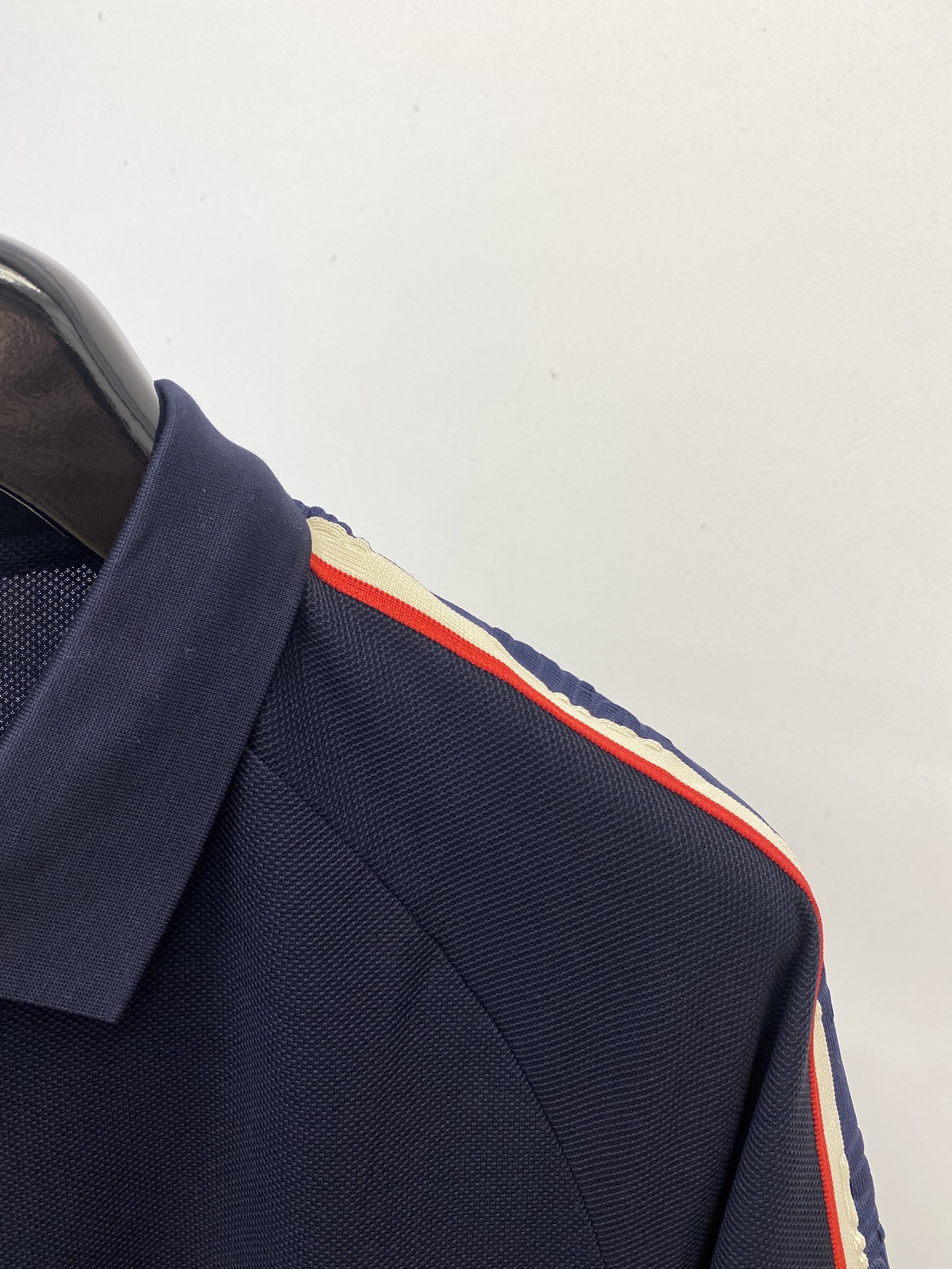 迪奥、2025最新款短袖T恤，帅气时尚，简约百搭款。面料棉 不仅挺括，保持潮流的廓形，又穿着舒适，纱织更