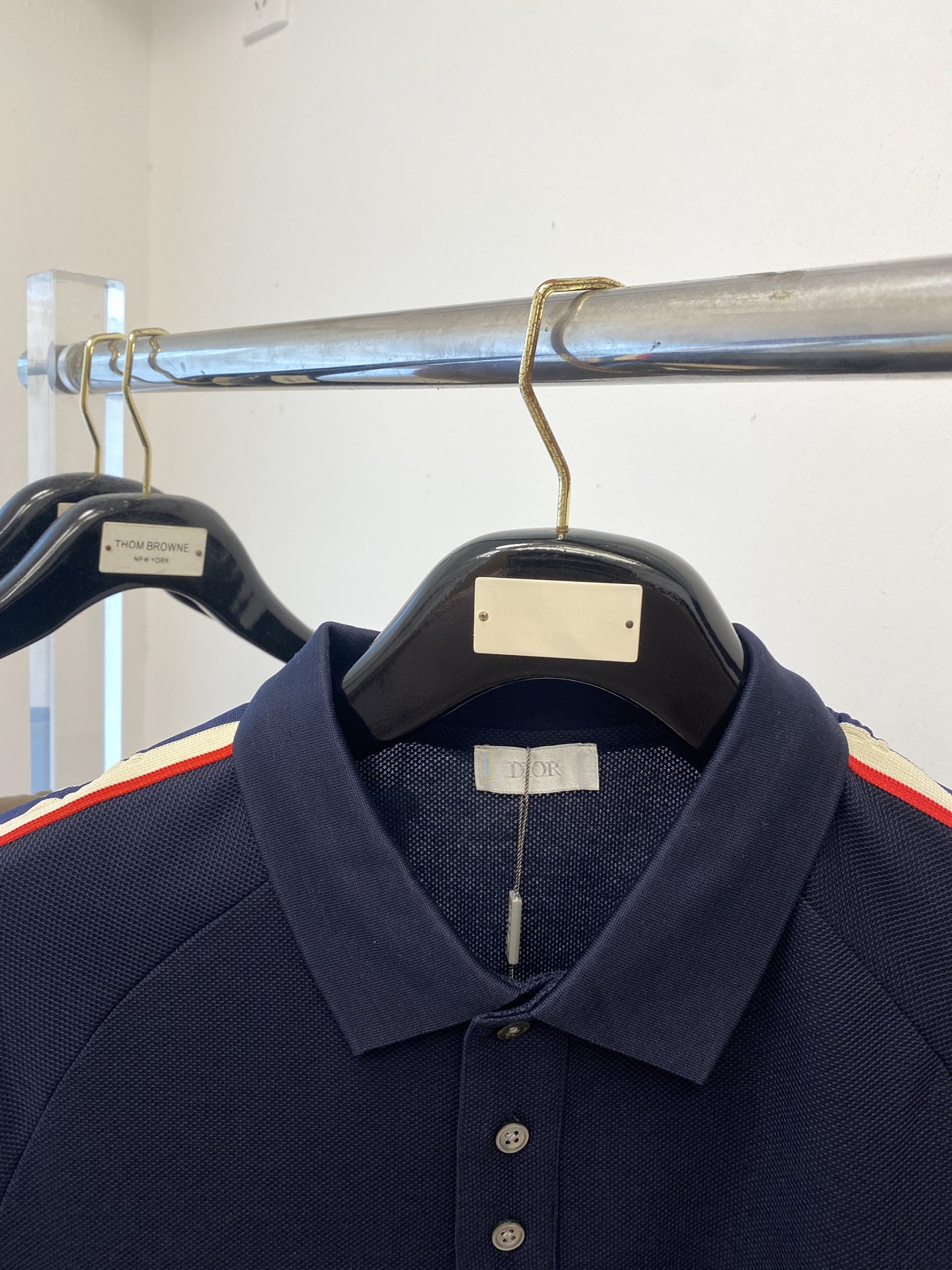 迪奥、2025最新款短袖T恤，帅气时尚，简约百搭款。面料棉 不仅挺括，保持潮流的廓形，又穿着舒适，纱织更