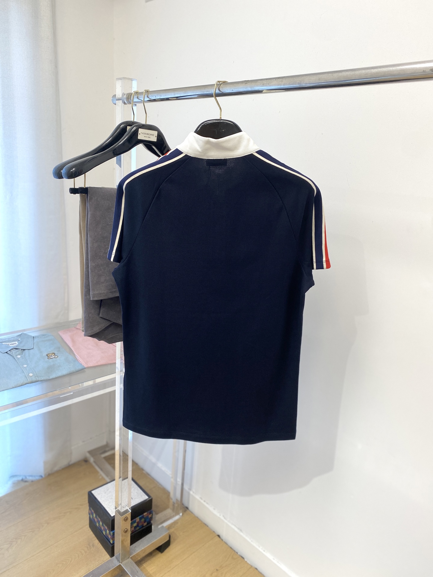 蒙口、2025最新款短袖T恤，帅气时尚，胸前刺绣装饰图案logo，简约百搭款。面料棉 不仅挺括，保持潮流