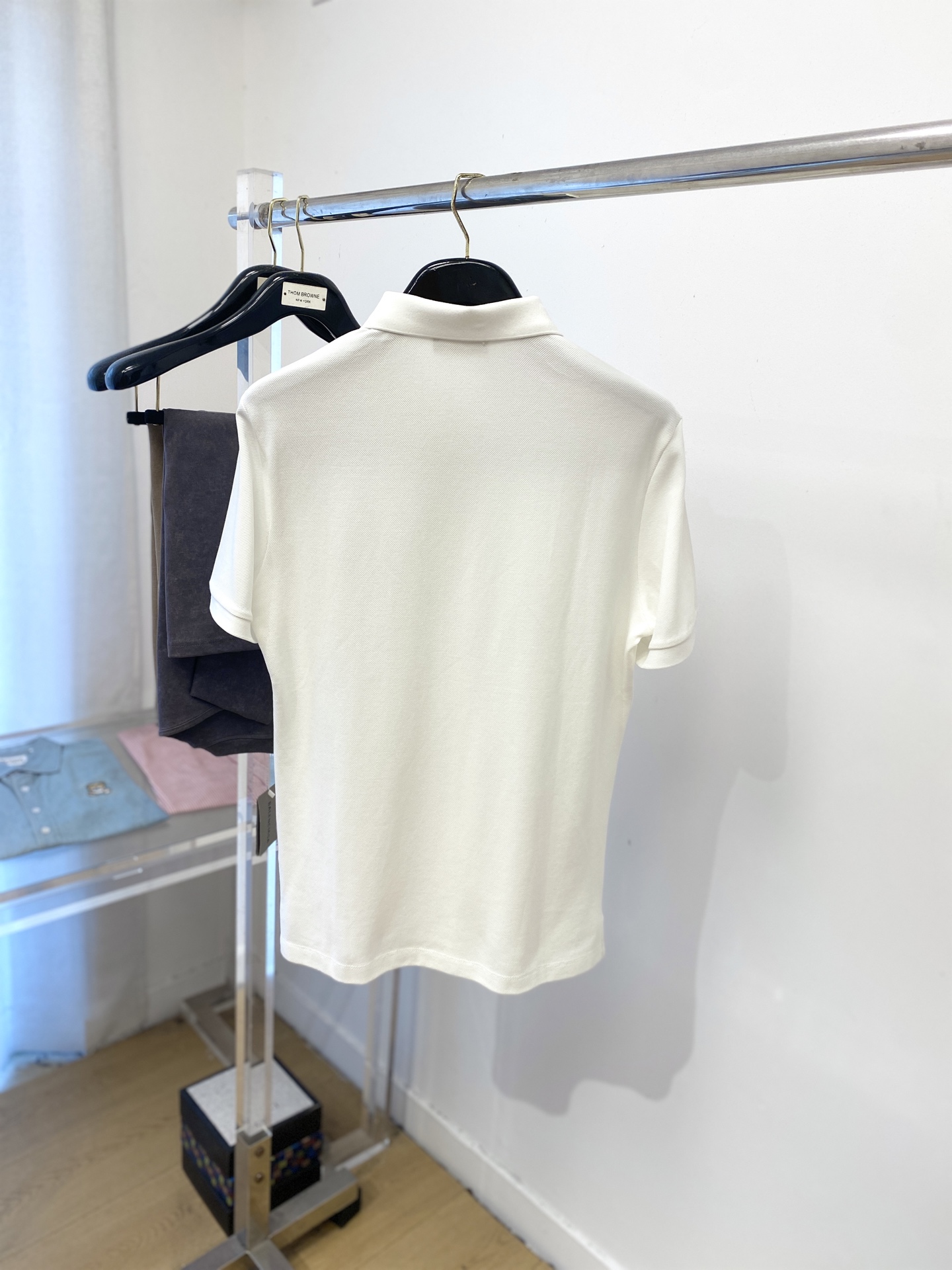 范思哲、2025最新款短袖T恤，帅气时尚，胸前精致刺绣图案字母logo，简约百搭款。面料棉 不仅挺括，保