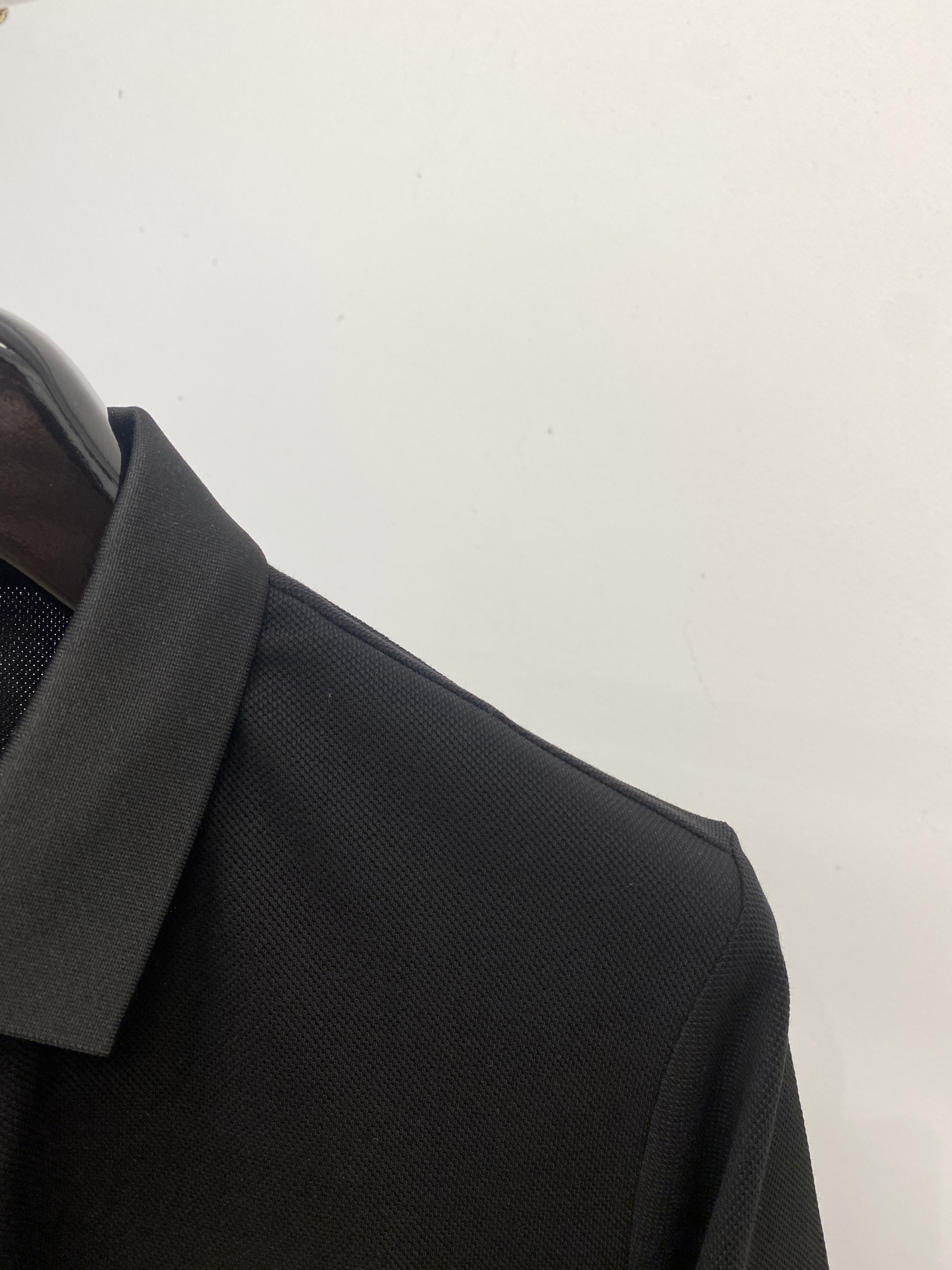 范思哲、2025最新款短袖T恤，帅气时尚，胸前精致刺绣图案字母logo，简约百搭款。面料棉 不仅挺括，保