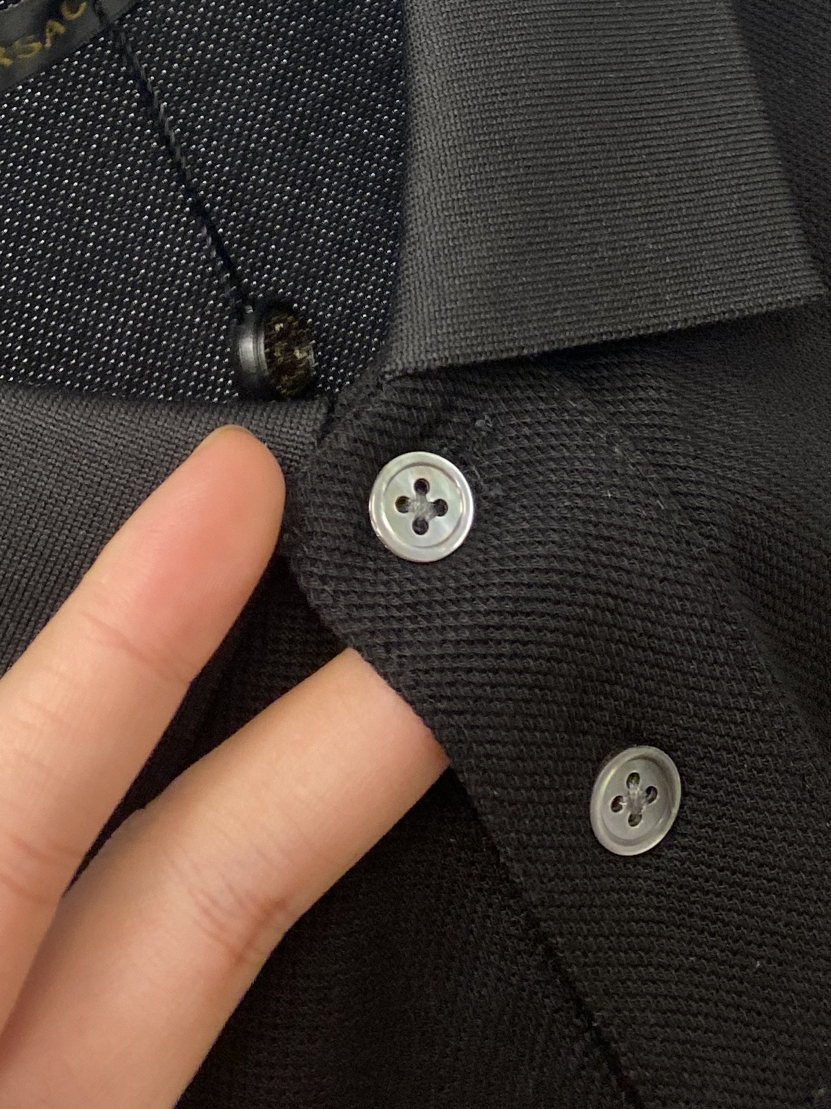 范思哲、2025最新款短袖T恤，帅气时尚，胸前精致刺绣图案字母logo，简约百搭款。面料棉 不仅挺括，保