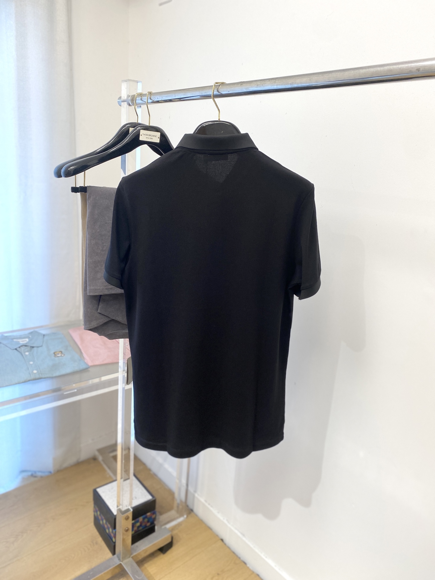 范思哲、2025最新款短袖T恤，帅气时尚，胸前精致刺绣图案字母logo，简约百搭款。面料棉 不仅挺括，保