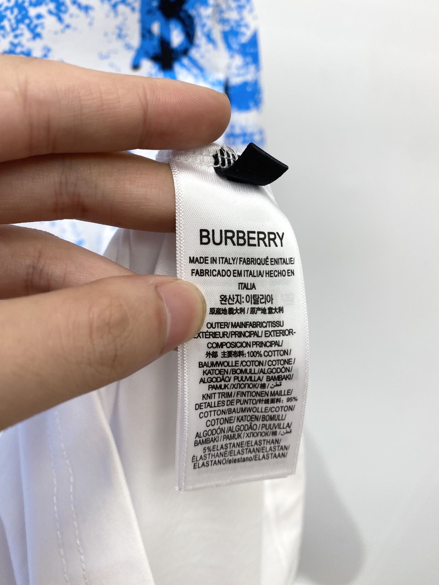 巴宝莉、2025最新款短袖T恤，帅气时尚，顶级数码定位印花字母logo，简约百搭款。面料棉 不仅挺括，保