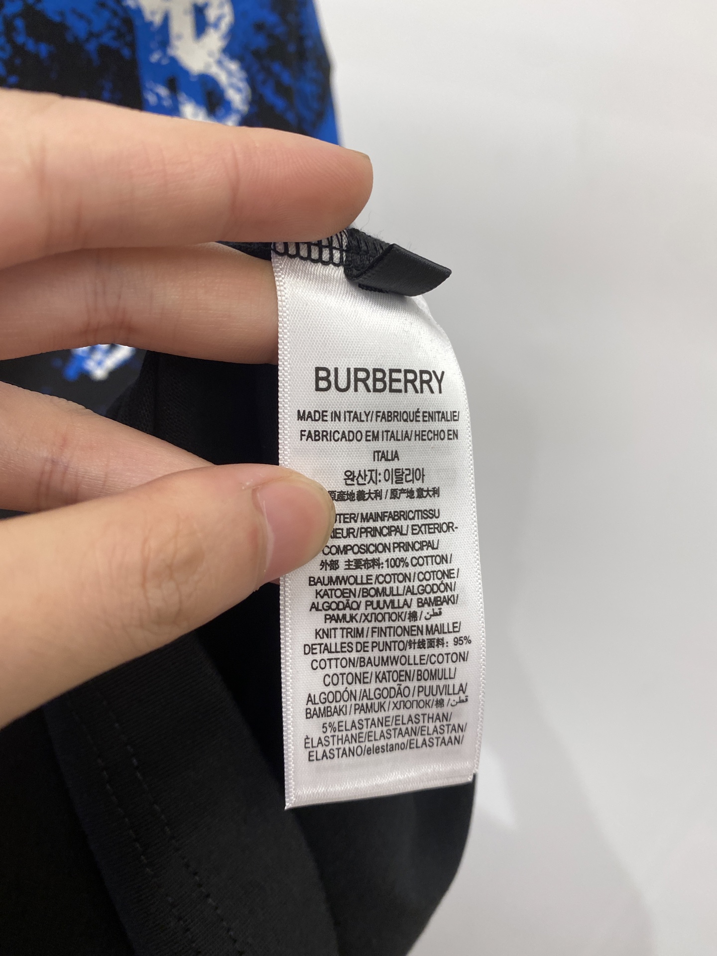 巴宝莉、2025最新款短袖T恤，帅气时尚，顶级数码定位印花字母logo，简约百搭款。面料棉 不仅挺括，保