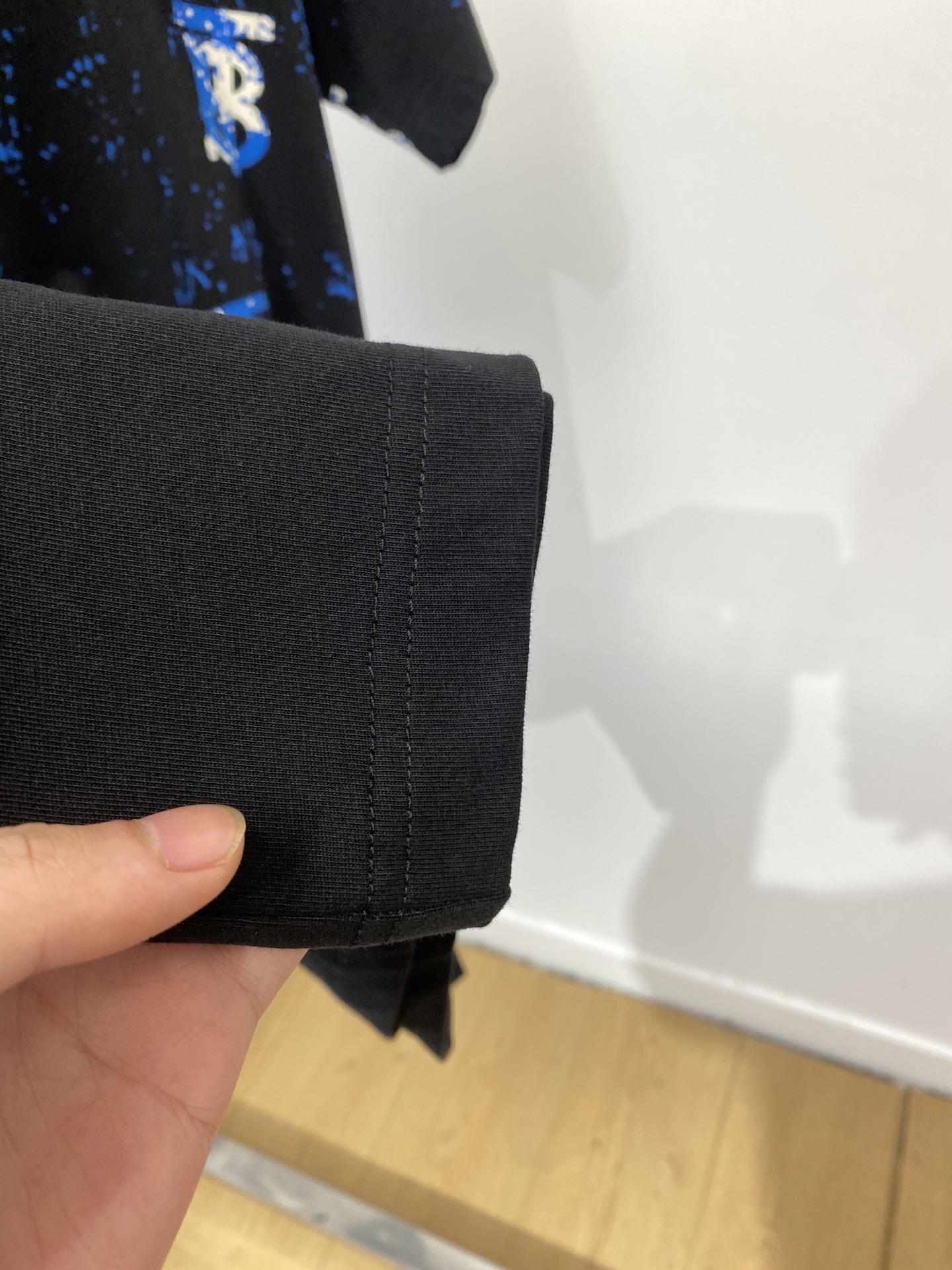 巴宝莉、2025最新款短袖T恤，帅气时尚，顶级数码定位印花字母logo，简约百搭款。面料棉 不仅挺括，保