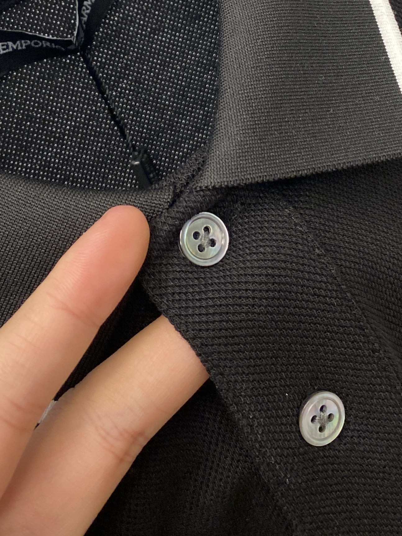 阿玛尼、2025最新款短袖T恤，帅气时尚，胸前精致刺绣字母图案logo，简约百搭款。面料棉 不仅挺括，保