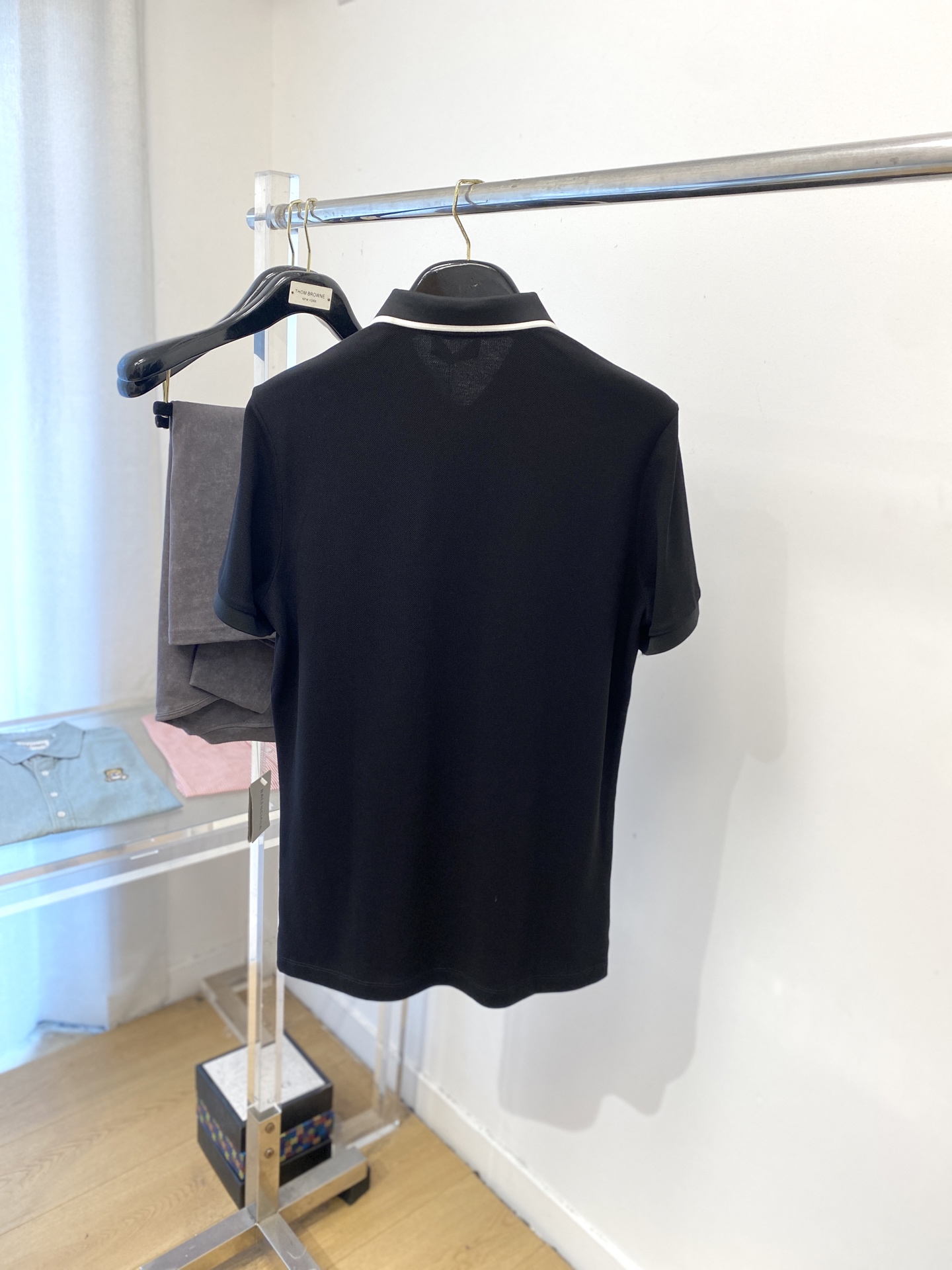 阿玛尼、2025最新款短袖T恤，帅气时尚，胸前精致刺绣字母图案logo，简约百搭款。面料棉 不仅挺括，保