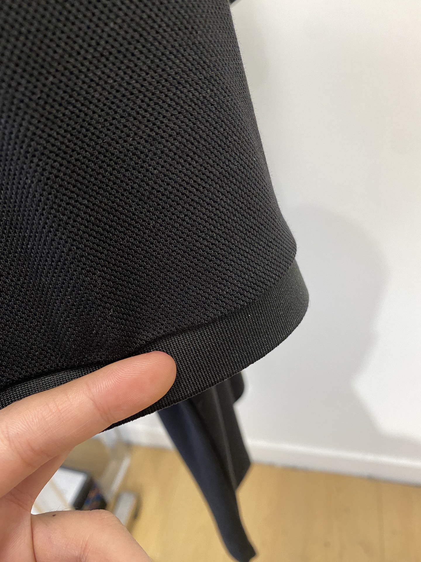 阿玛尼、2025最新款短袖T恤，帅气时尚，胸前精致刺绣字母图案logo，简约百搭款。面料棉 不仅挺括，保