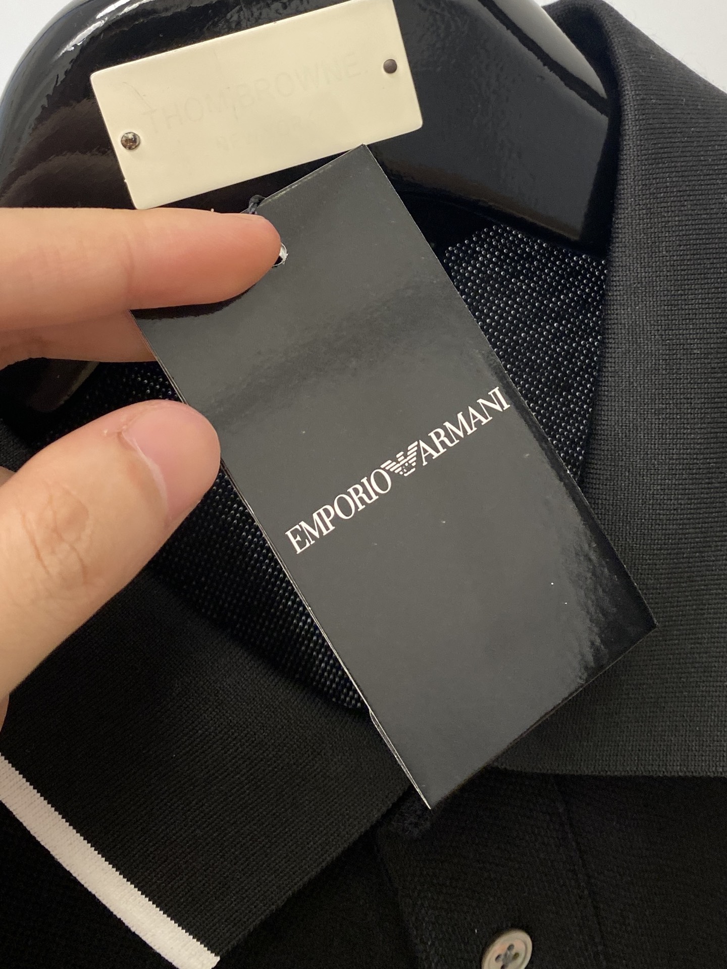 阿玛尼、2025最新款短袖T恤，帅气时尚，胸前精致刺绣字母图案logo，简约百搭款。面料棉 不仅挺括，保