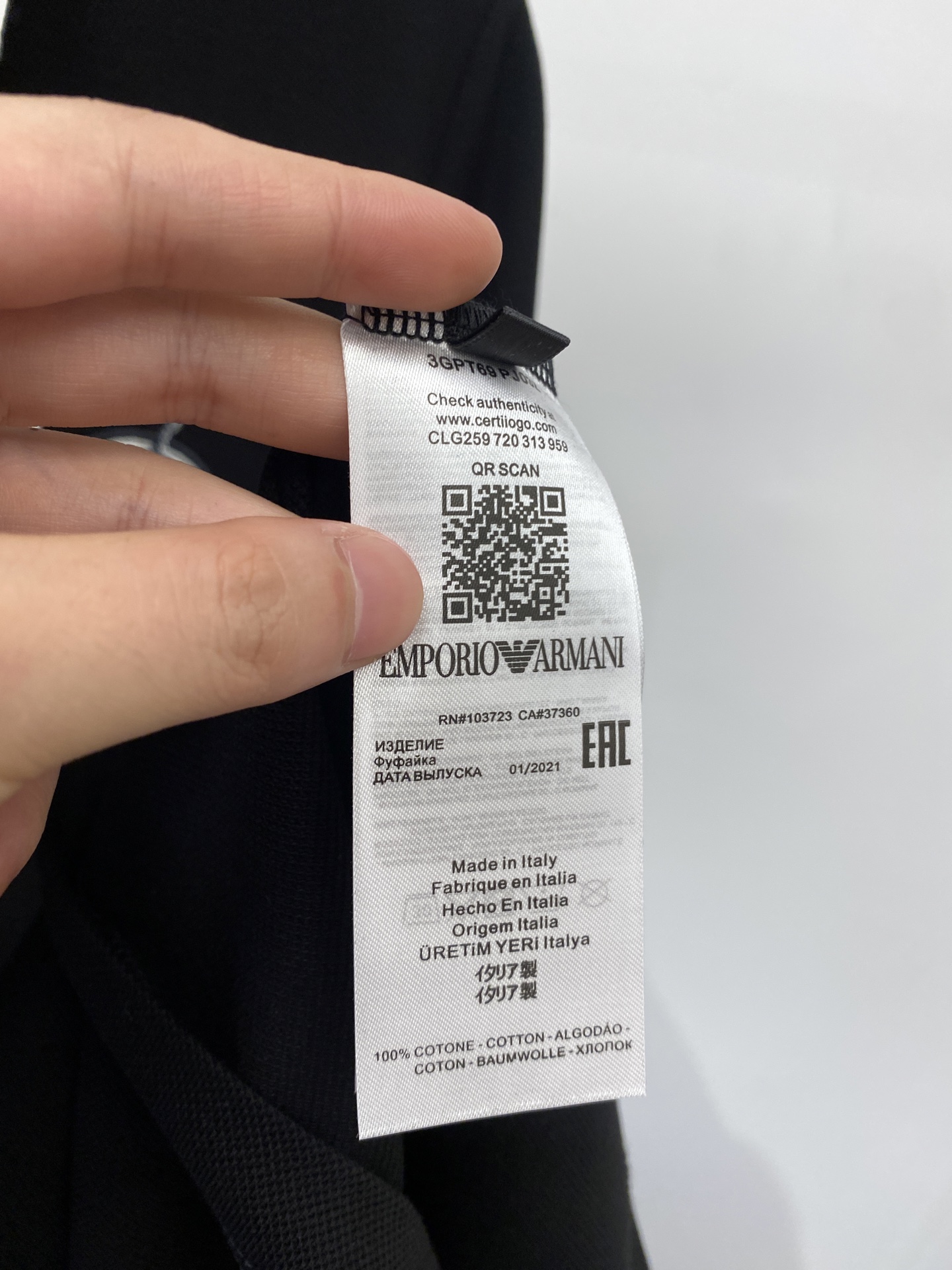 阿玛尼、2025最新款短袖T恤，帅气时尚，胸前精致刺绣字母图案logo，简约百搭款。面料棉 不仅挺括，保