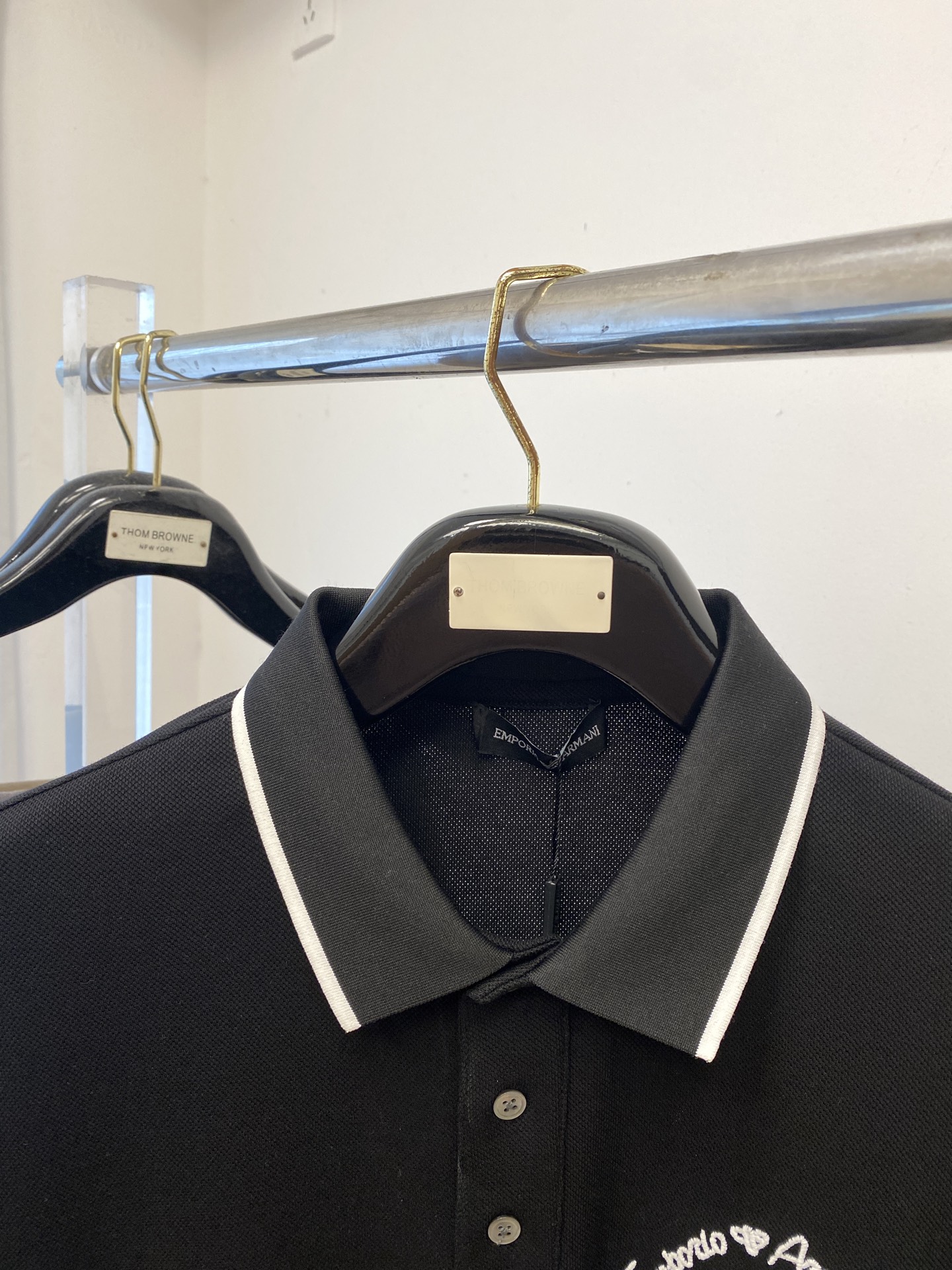 阿玛尼、2025最新款短袖T恤，帅气时尚，胸前精致刺绣字母图案logo，简约百搭款。面料棉 不仅挺括，保