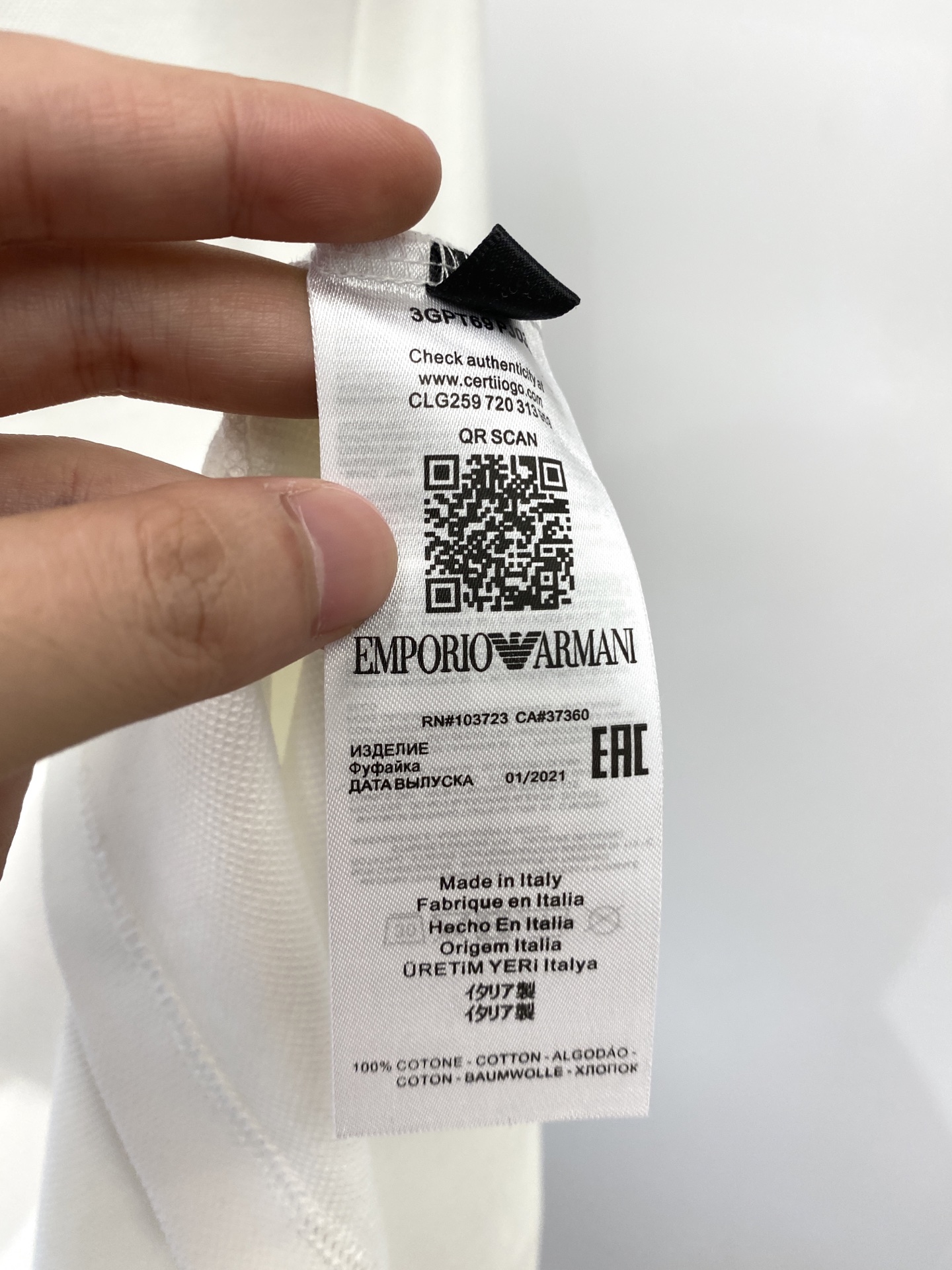 阿玛尼、2025最新款短袖T恤，帅气时尚，胸前精致刺绣字母图案logo，简约百搭款。面料棉 不仅挺括，保