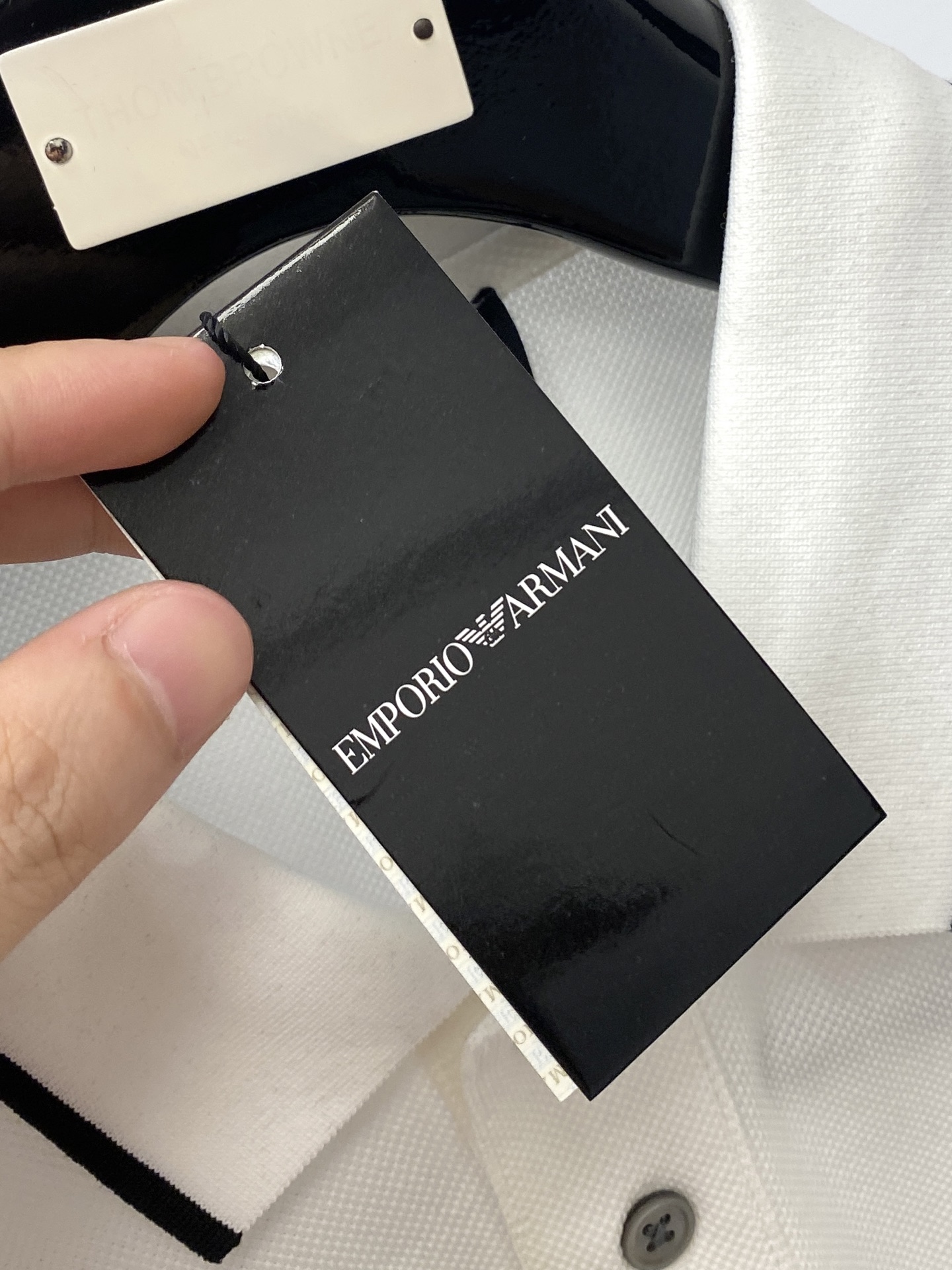 阿玛尼、2025最新款短袖T恤，帅气时尚，胸前精致刺绣字母图案logo，简约百搭款。面料棉 不仅挺括，保