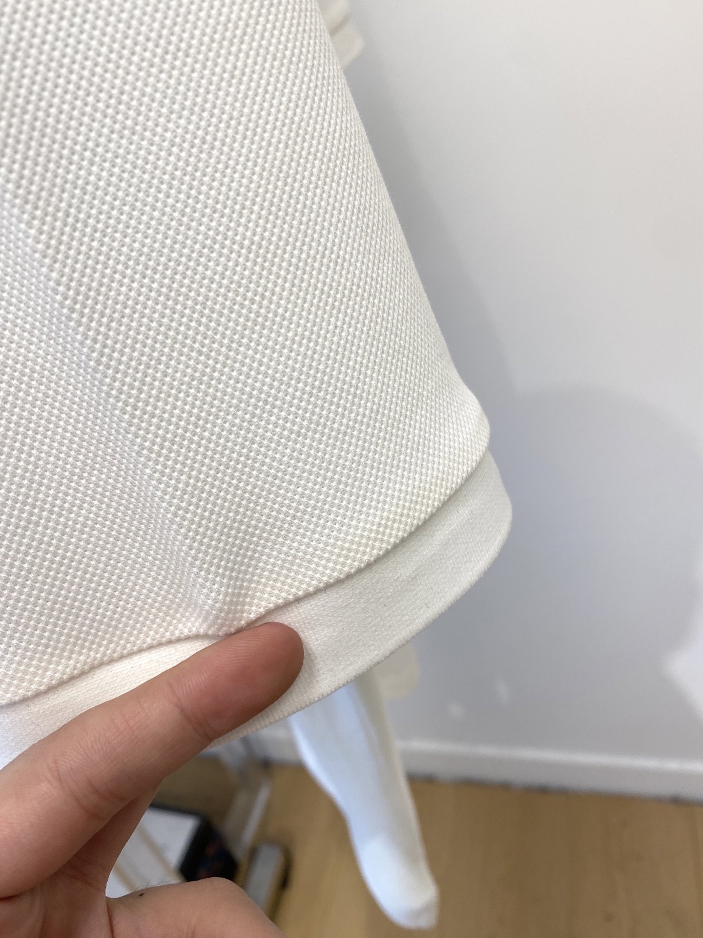 阿玛尼、2025最新款短袖T恤，帅气时尚，胸前精致刺绣字母图案logo，简约百搭款。面料棉 不仅挺括，保