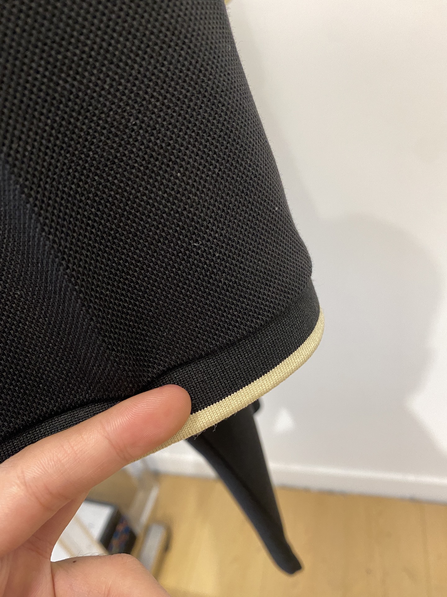 芬迪、2025最新款短袖T恤，帅气时尚，胸口精致刺绣字母logo，简约百搭款。面料棉 不仅挺括，保持潮流